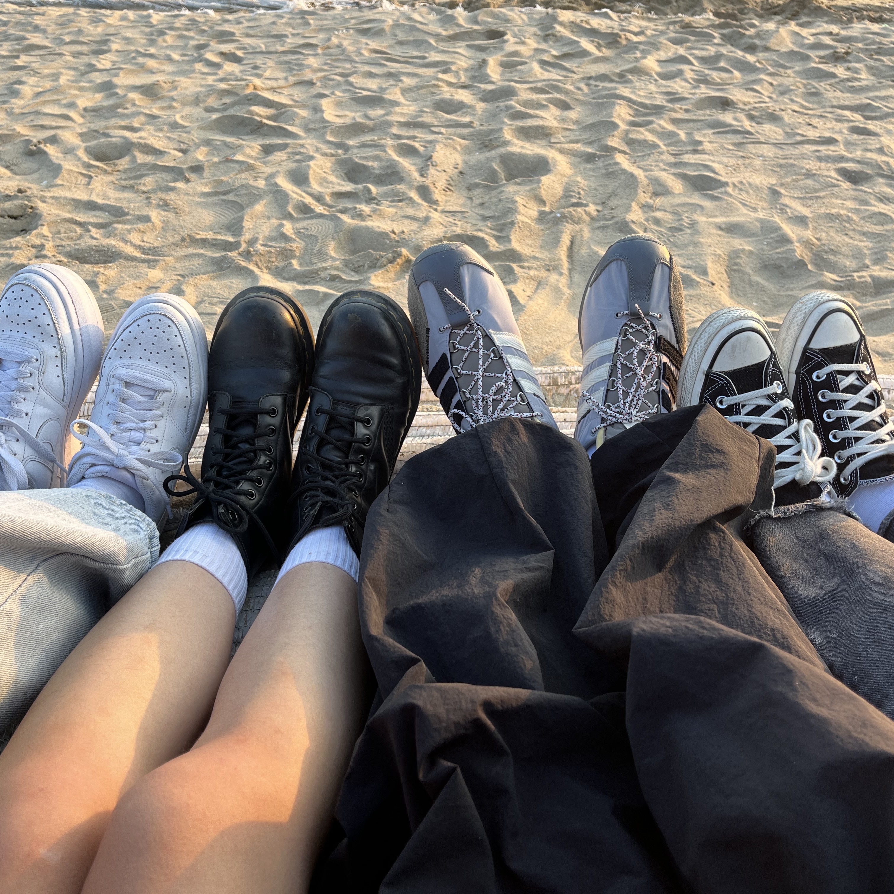 Adidas x Song for the Mute Country OG Grey Two Core Black, Nike Air Force 1 '07 Low White 착용 스타일