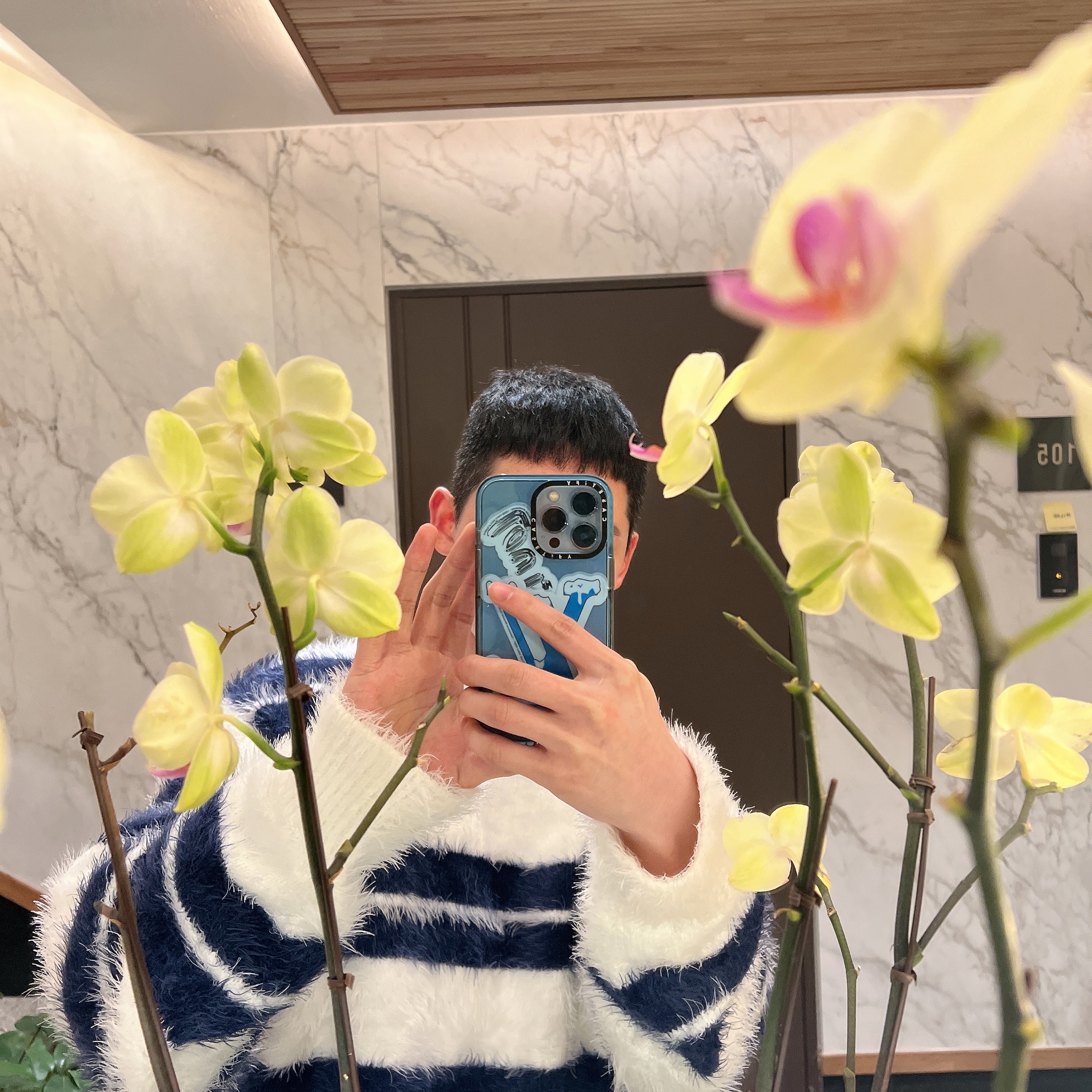 Stussy Hairy Stripe Crew Sweater Ivory Navy 착용 스타일