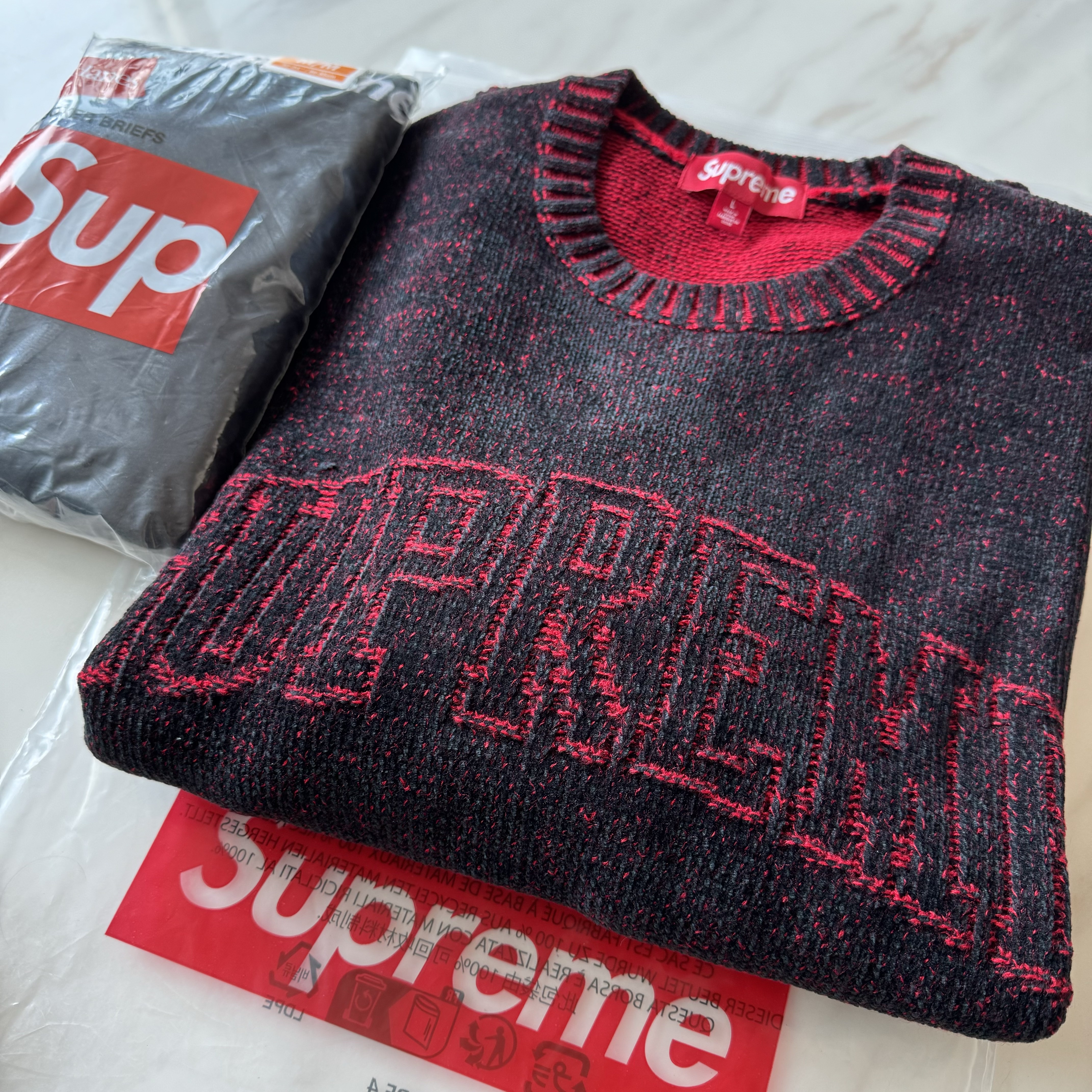 Supreme Contrast Arc Sweater Black - 24SS 착용 스타일 - 1