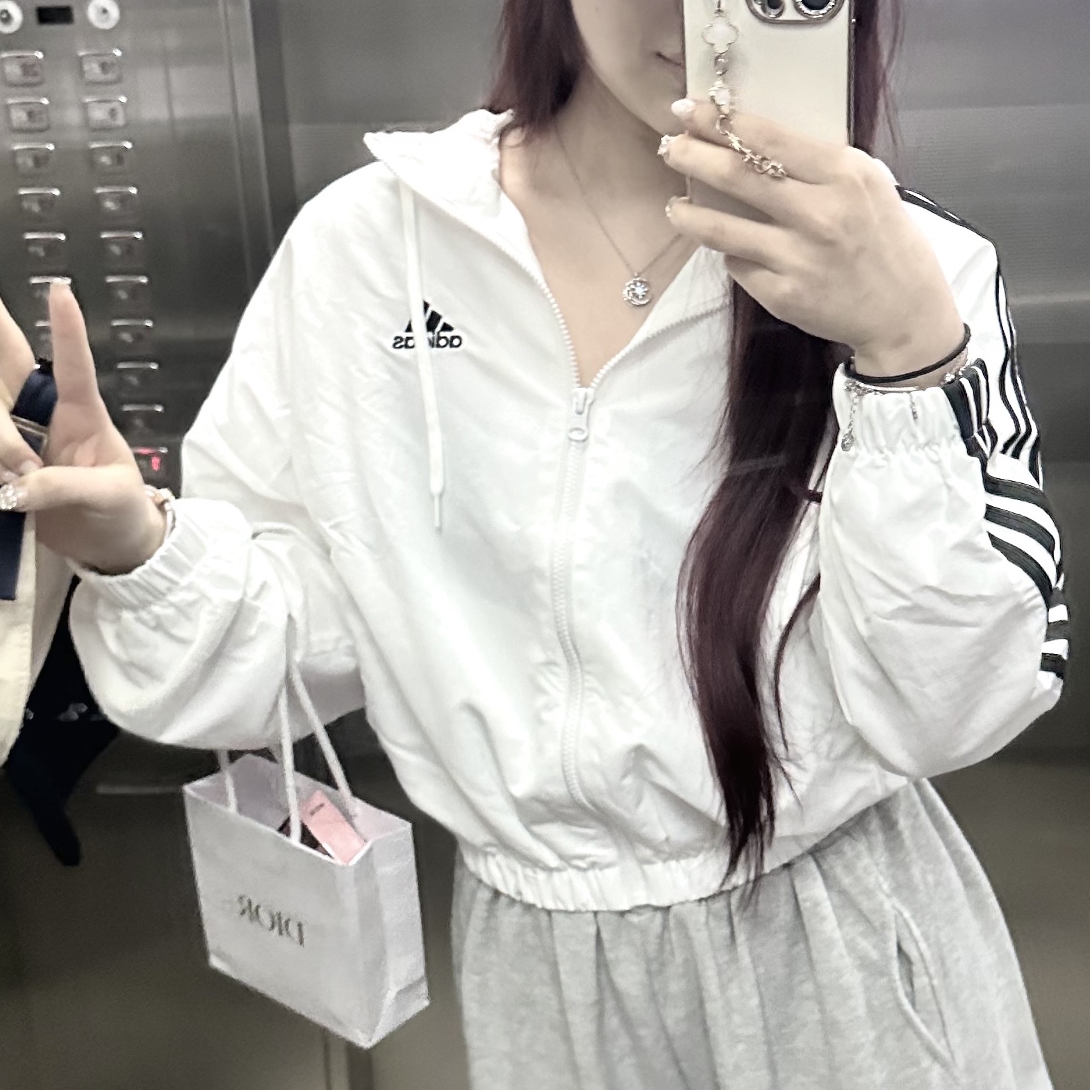 (W) Adidas Essential 3-Stripes Woven Windbreaker Jacket White - KR Sizing 착용 스타일