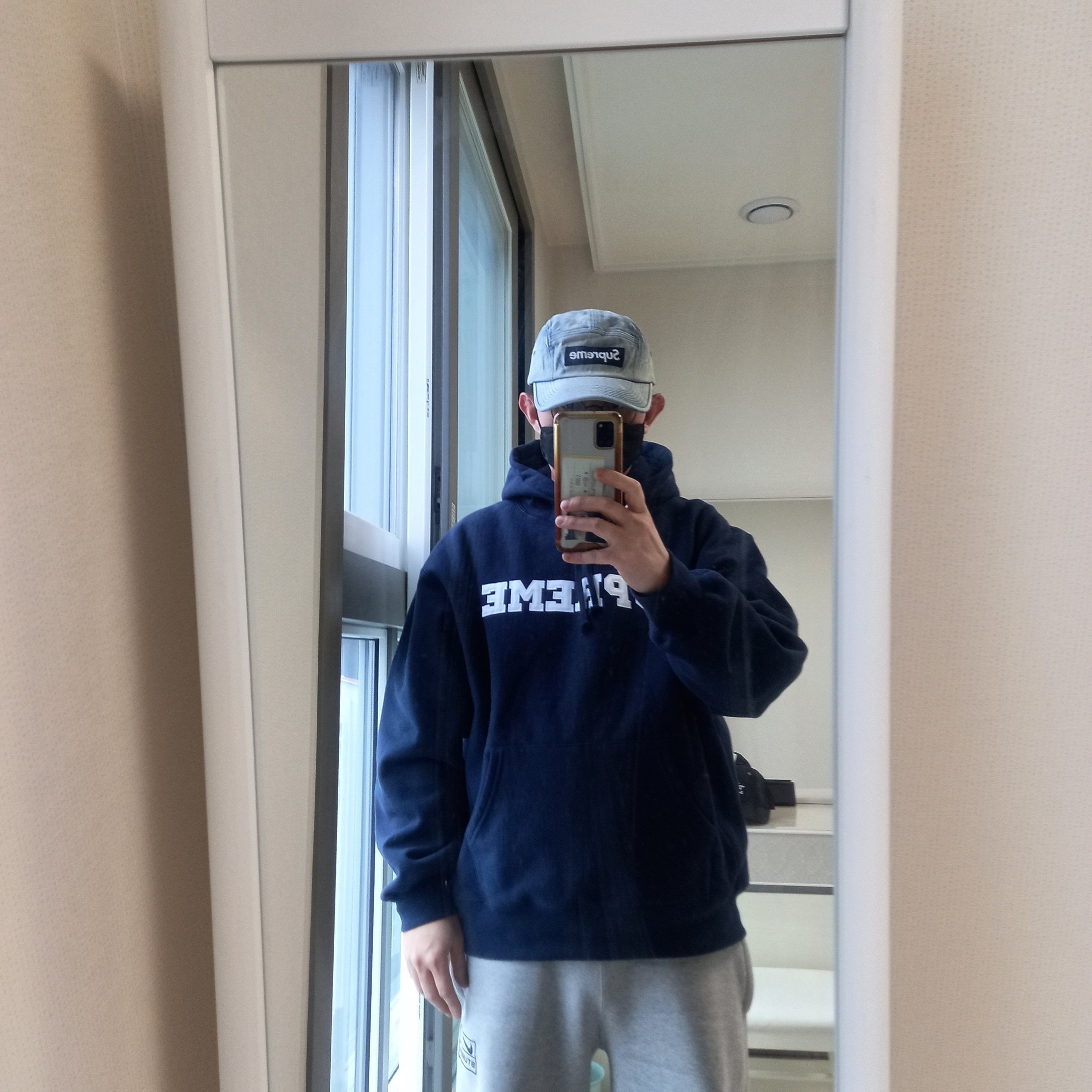 Supreme Collegiate Hooded Sweatshirt Navy - 24SS, Supreme Washed Chino Twill Camp Cap Dirty Indigo - 24SS 착용 스타일 - 7