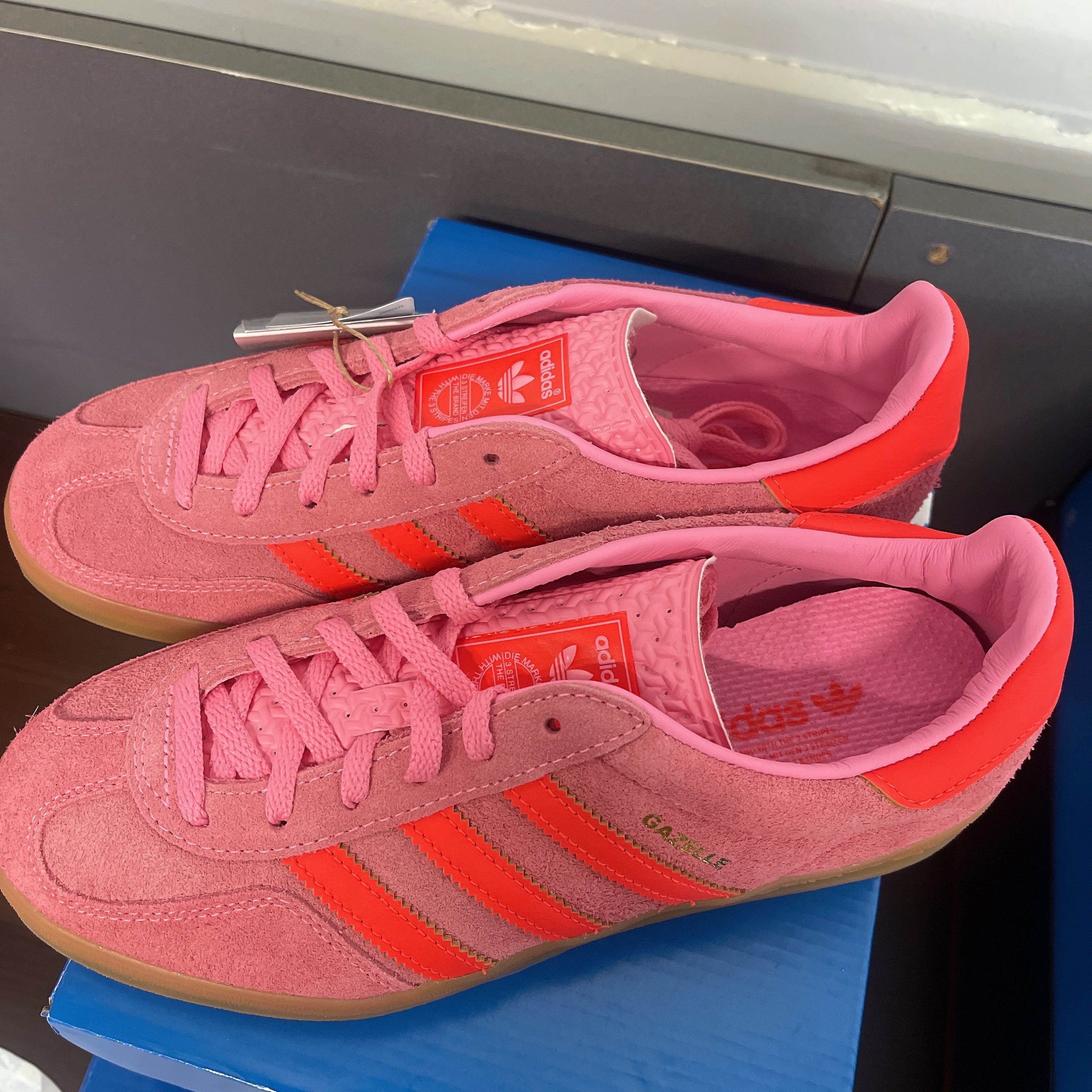 (W) Adidas Gazelle Indoor Beam Pink Solar Red 착용 스타일 - 2