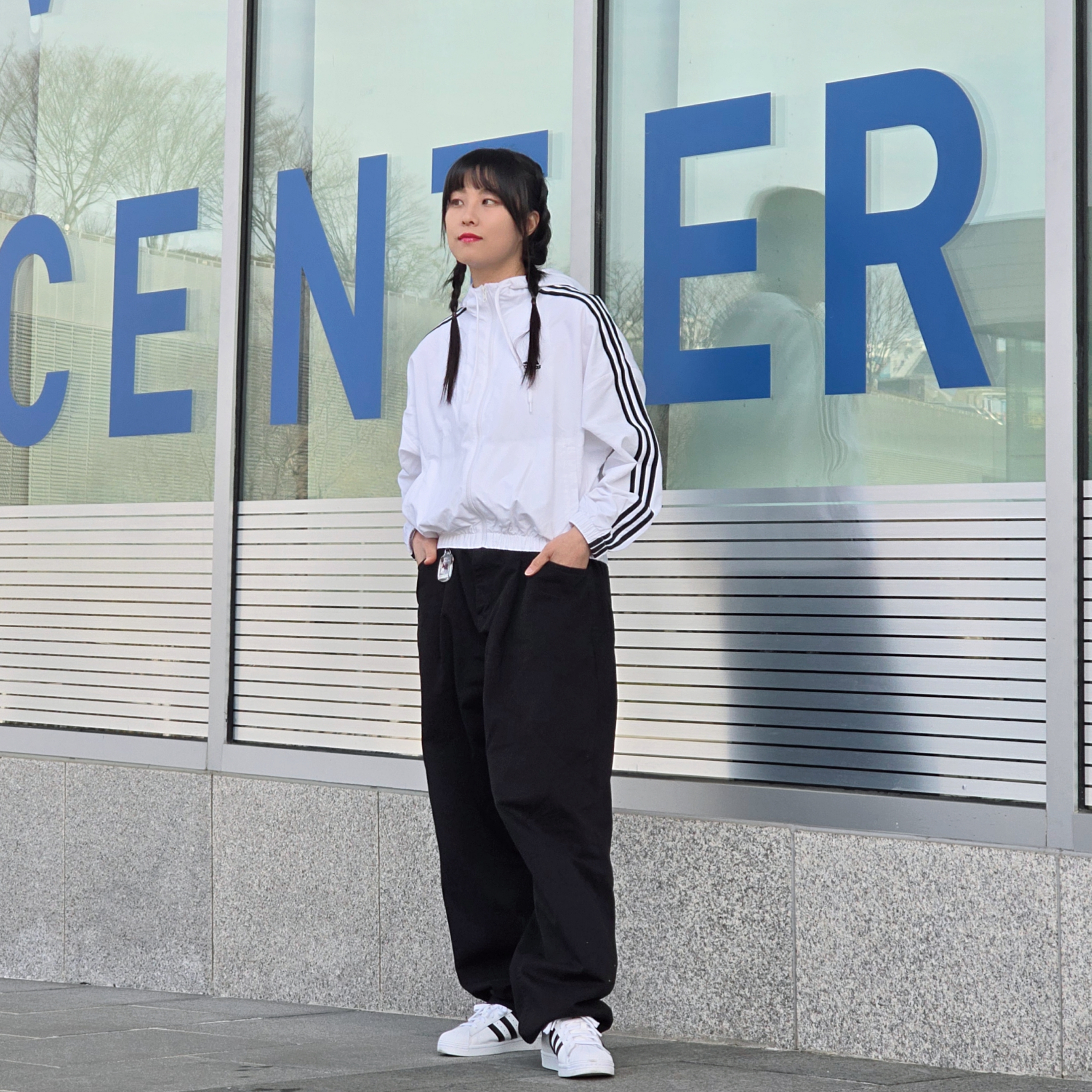 (W) Adidas Essential 3-Stripes Woven Windbreaker Jacket White - KR Sizing, (J) Adidas Superstar J White Black 착용 스타일 - 2