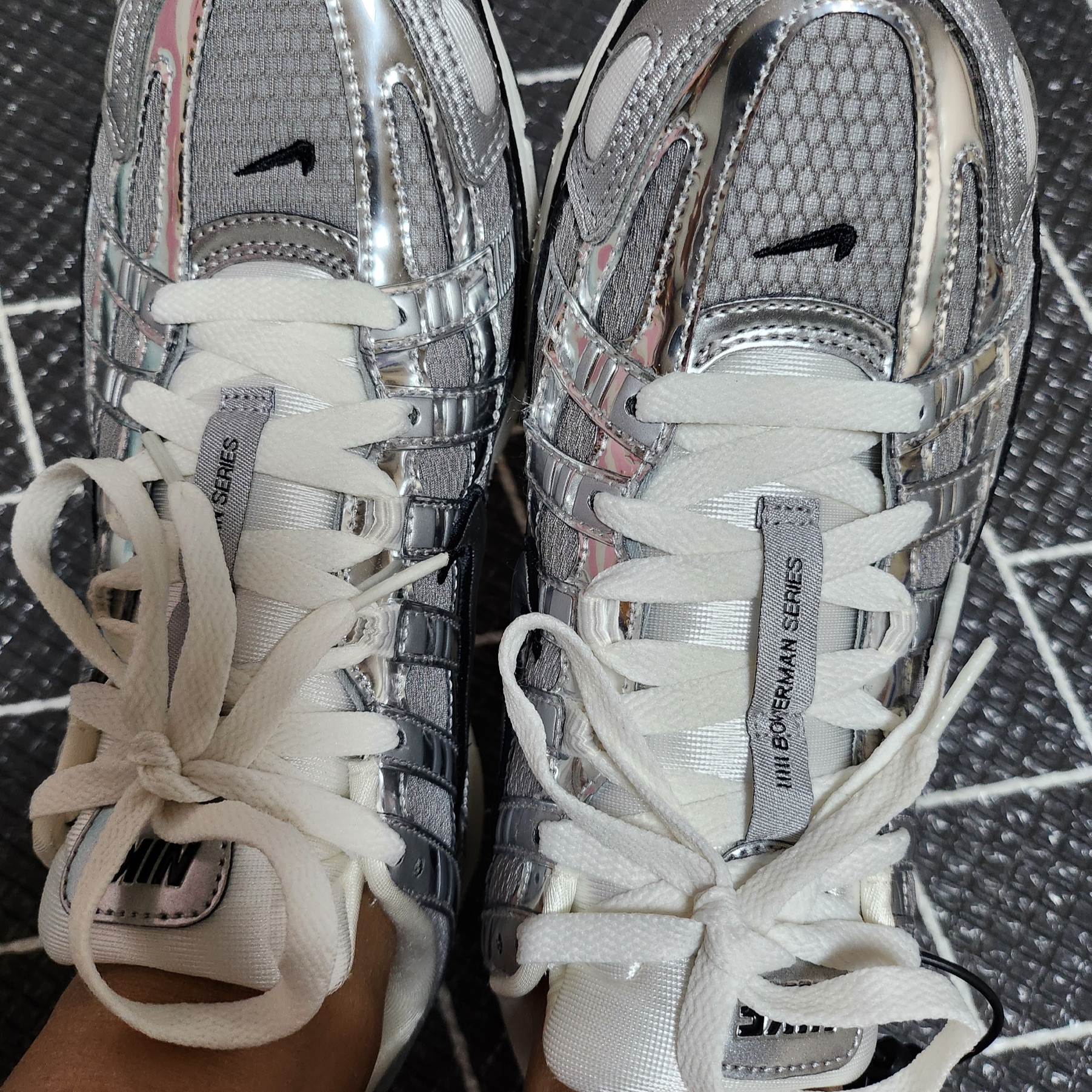 Nike P-6000 Metallic Silver 착용 스타일 - 2