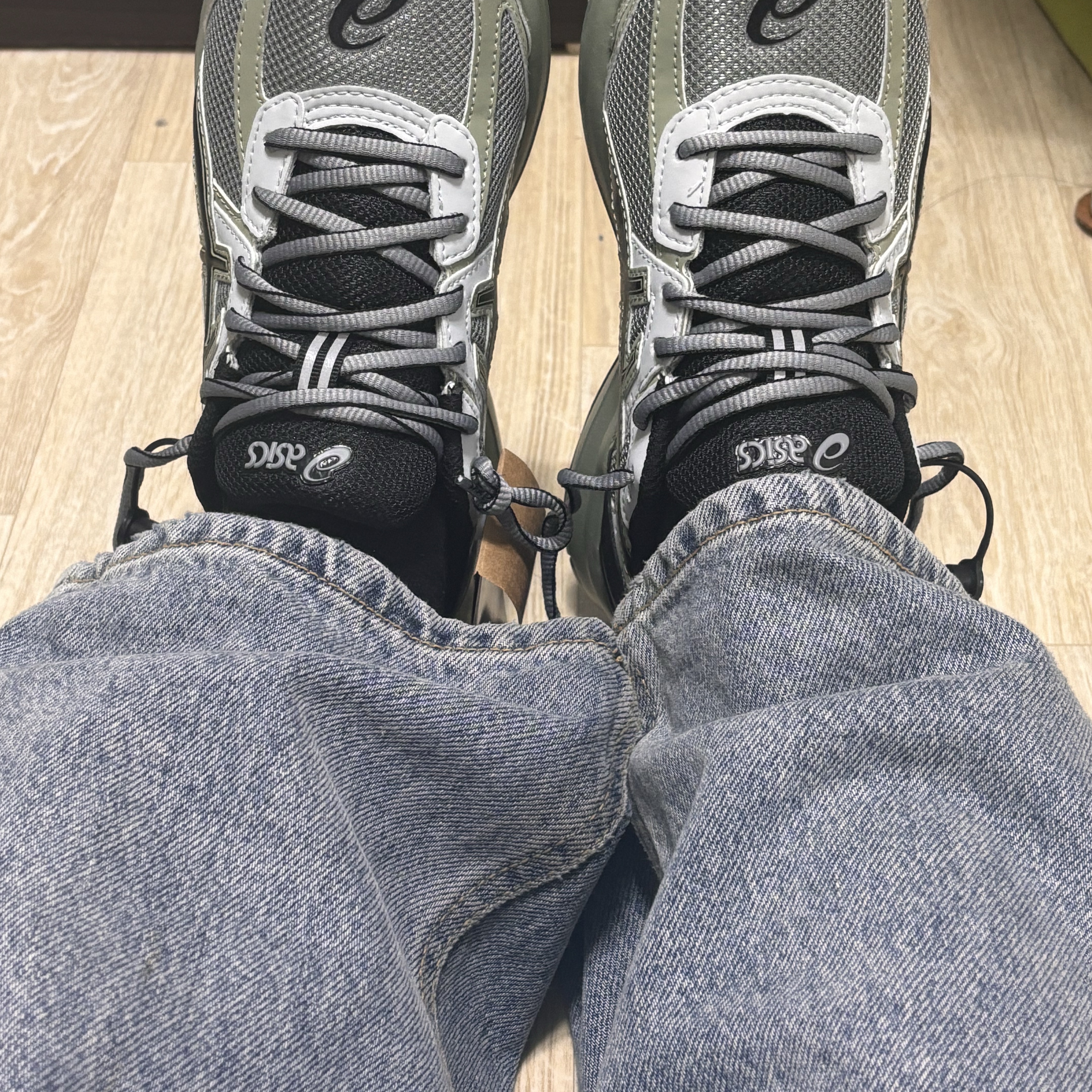 Asics Jog 100 S Sheet Rock - 2E Wide 착용 스타일