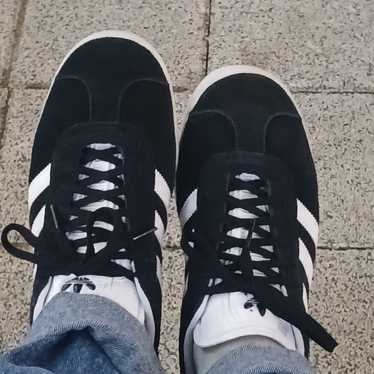 Adidas Gazelle Core Black White 착용 스타일