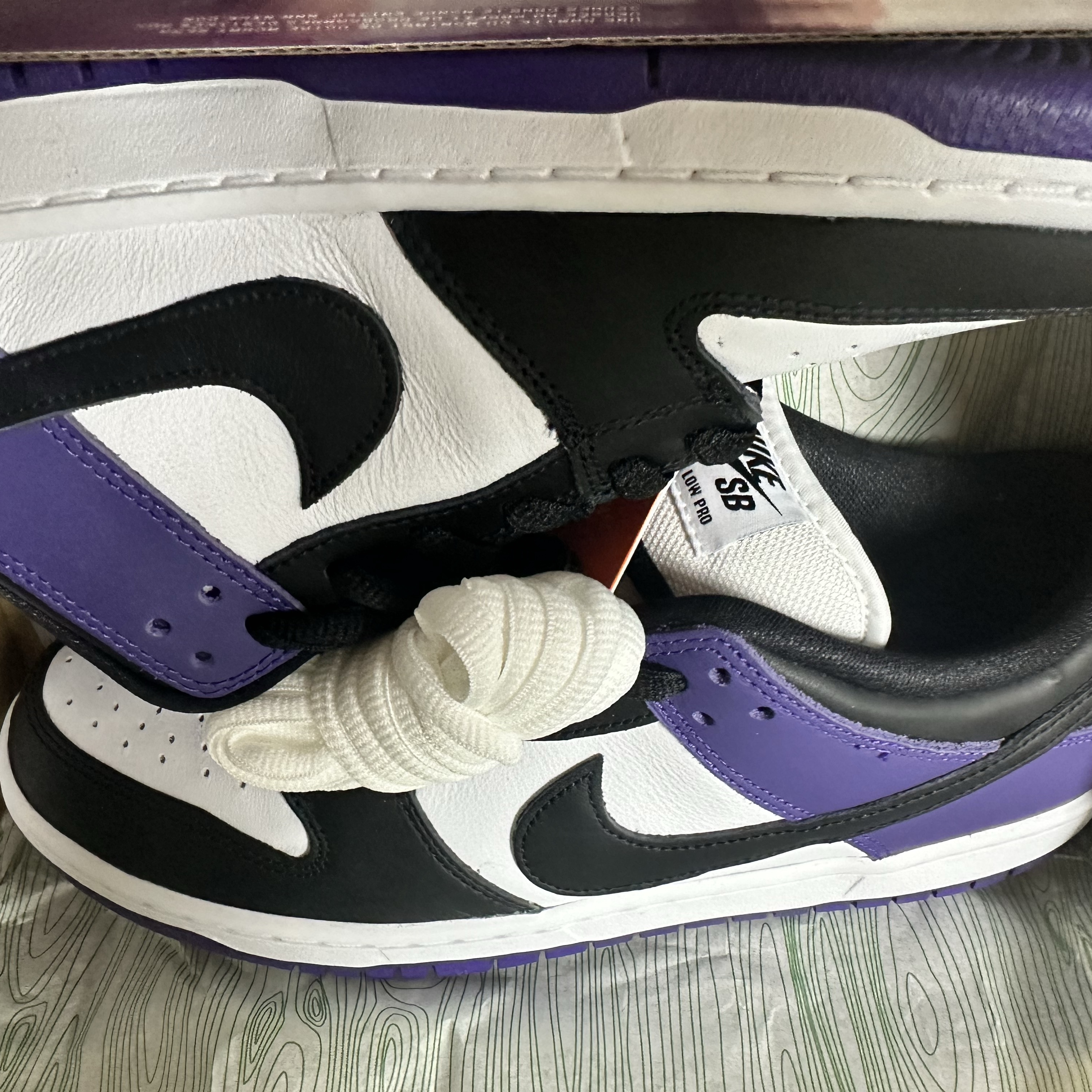 Nike SB Dunk Low Pro Court Purple 착용 스타일 - 2