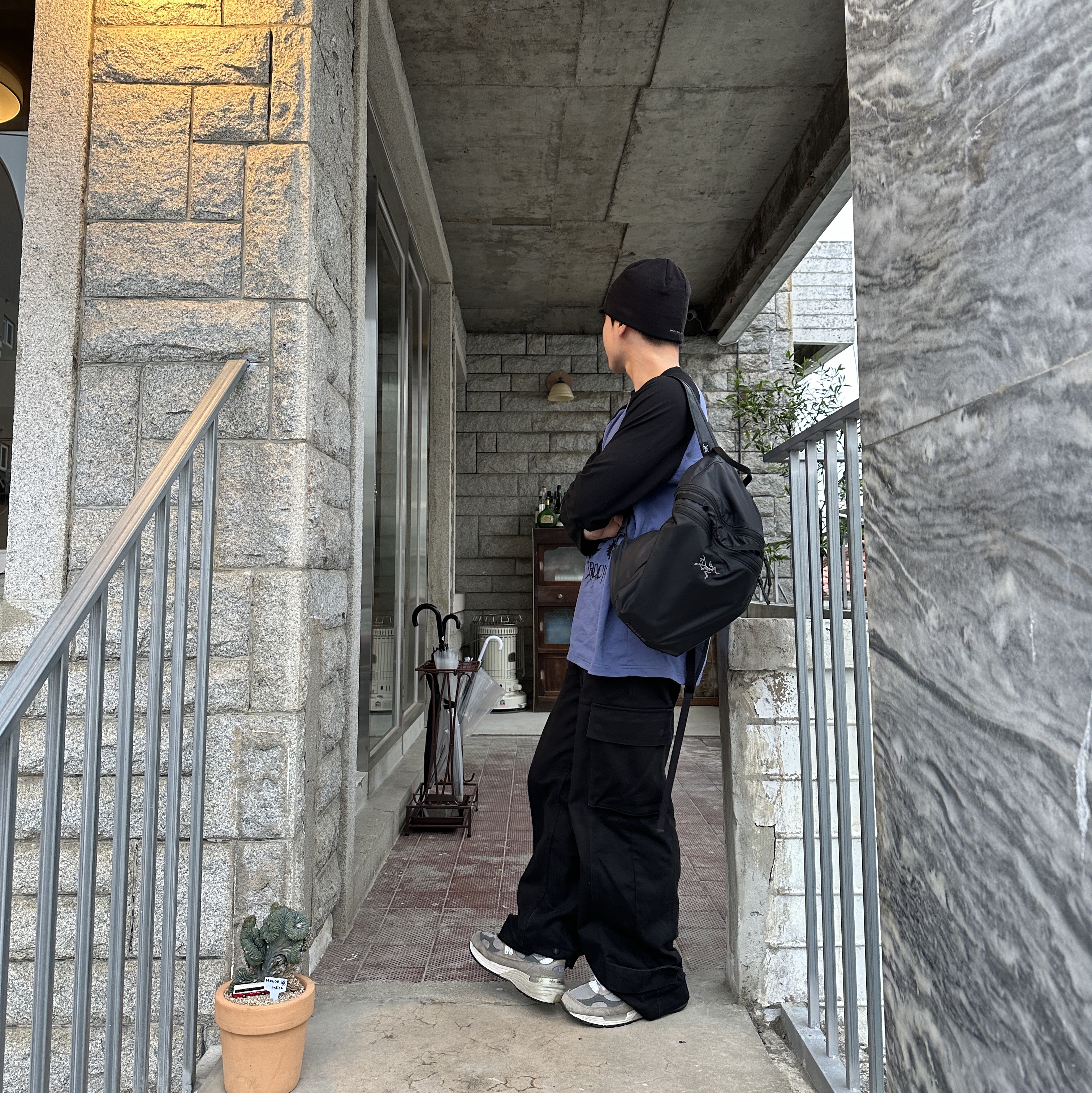 Arc'teryx Heliad 15 Backpack Black 착용 스타일 - 2