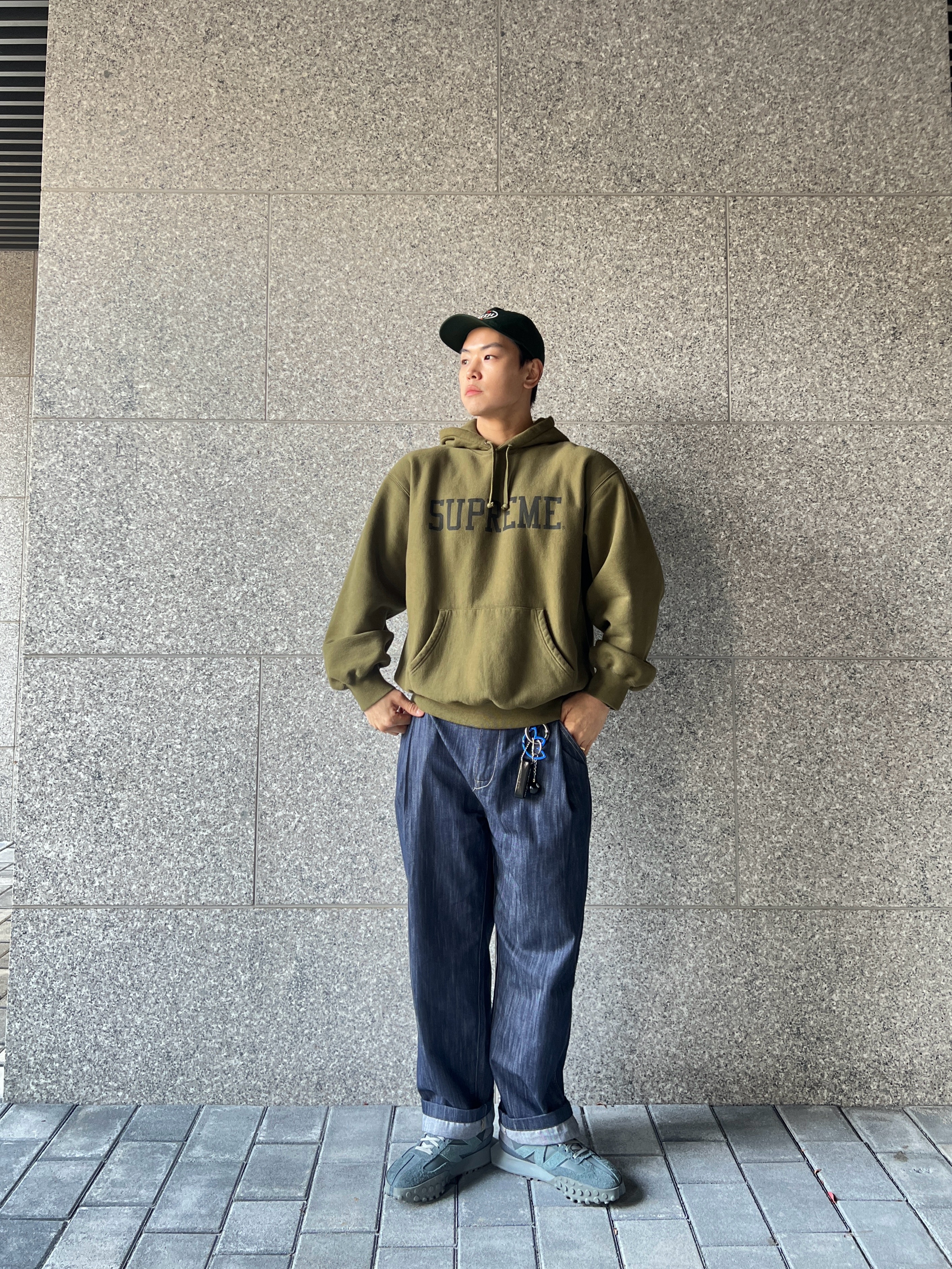 Supreme Varsity Hooded Sweatshirt Dark Olive - 23FW, New Balance x Auralee XC-72 Blue 착용 스타일 - 1