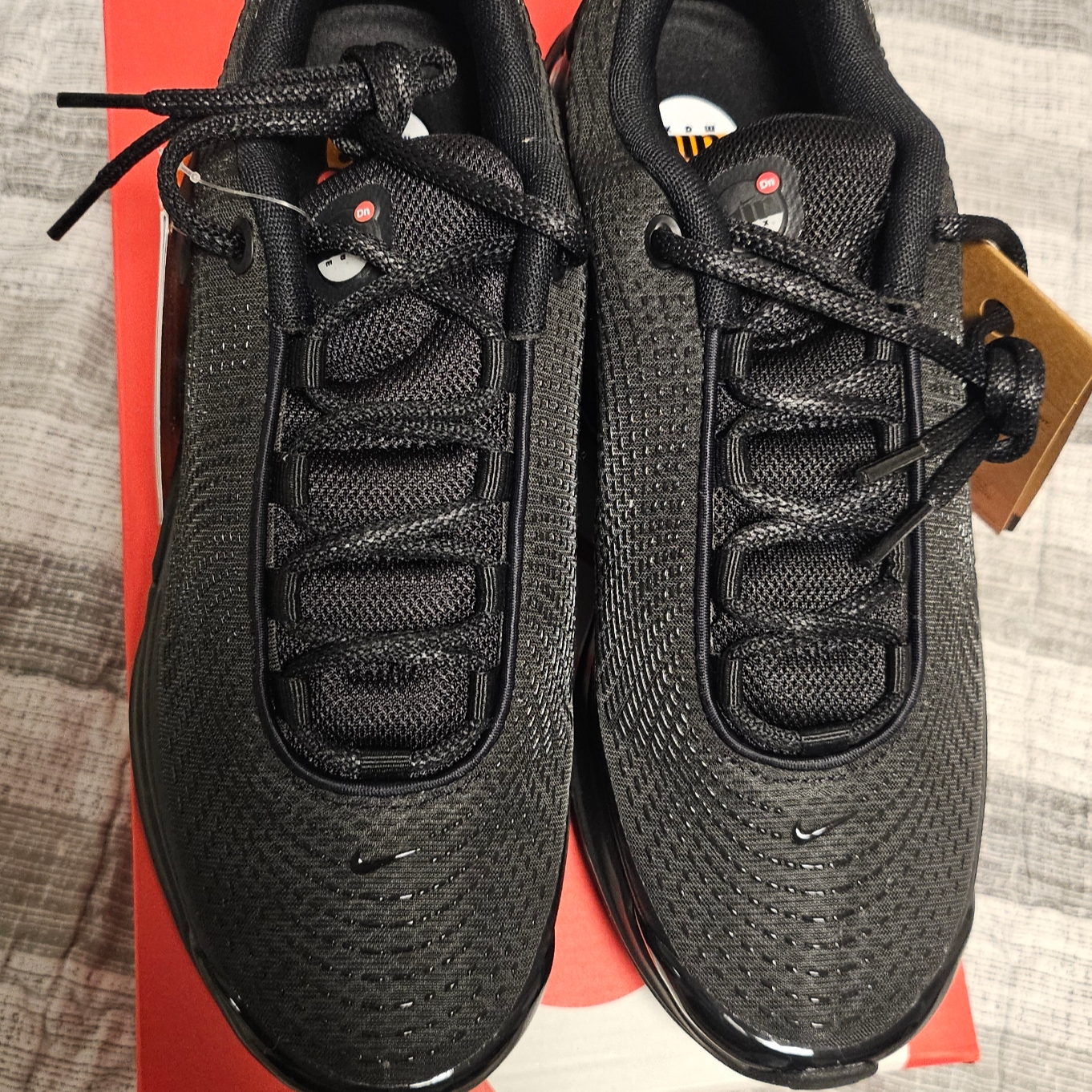 Nike Air Max Dn Black Grey 착용 스타일 - 2