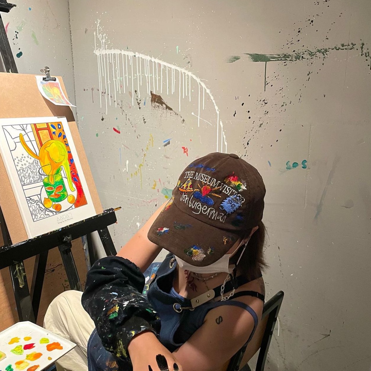 The Museum Visitor x Jon Burgerman Hand Painted Pizza & Poch Corduroy Ball Cap Brown 착용 스타일