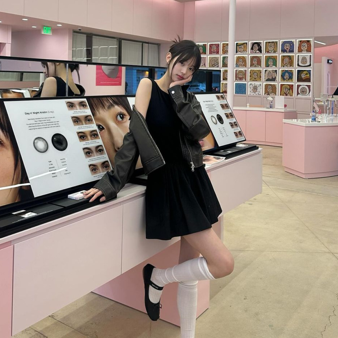 (W) Miu Miu Satin Ballerinas Black 착용 스타일 - 2