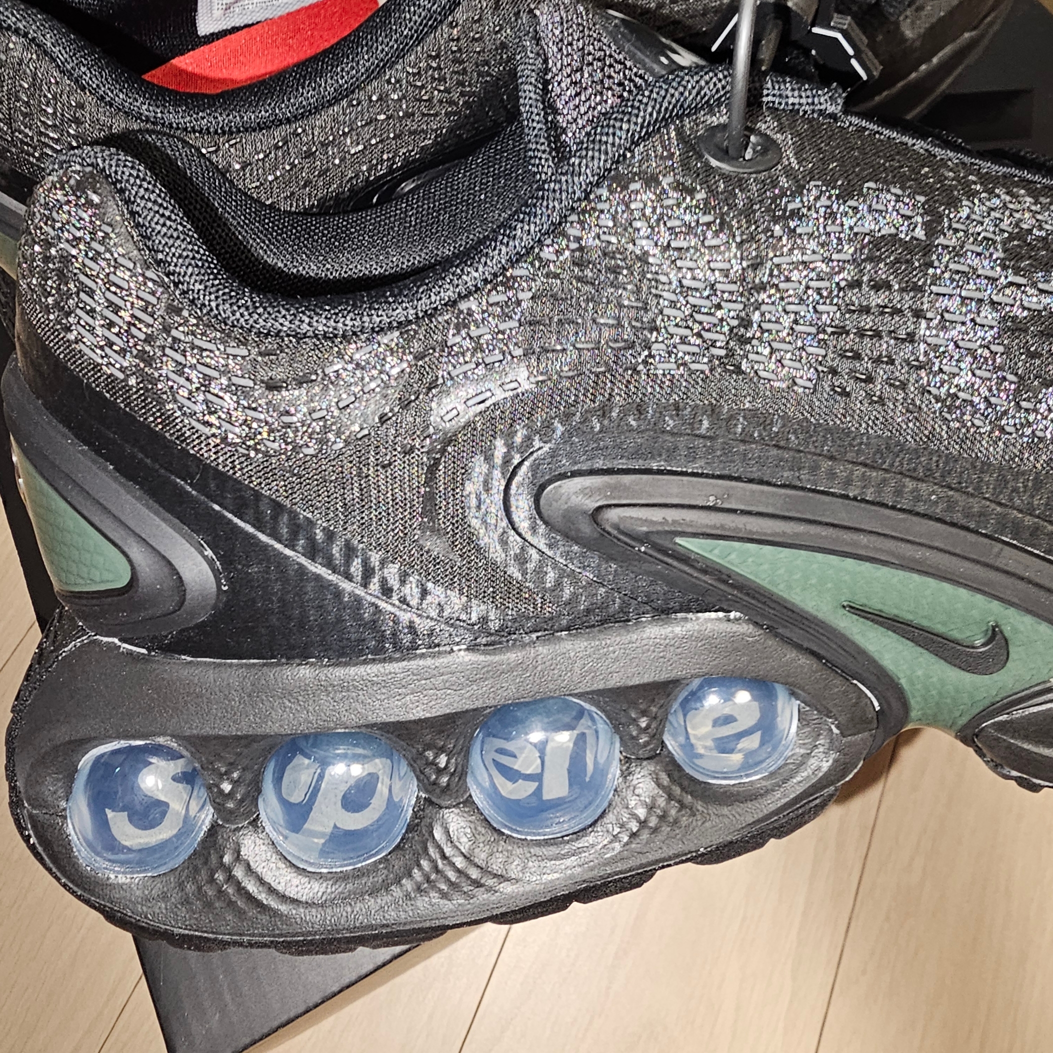 Nike x Supreme Air Max DN SP Black Galactic Jade 착용 스타일 - 1