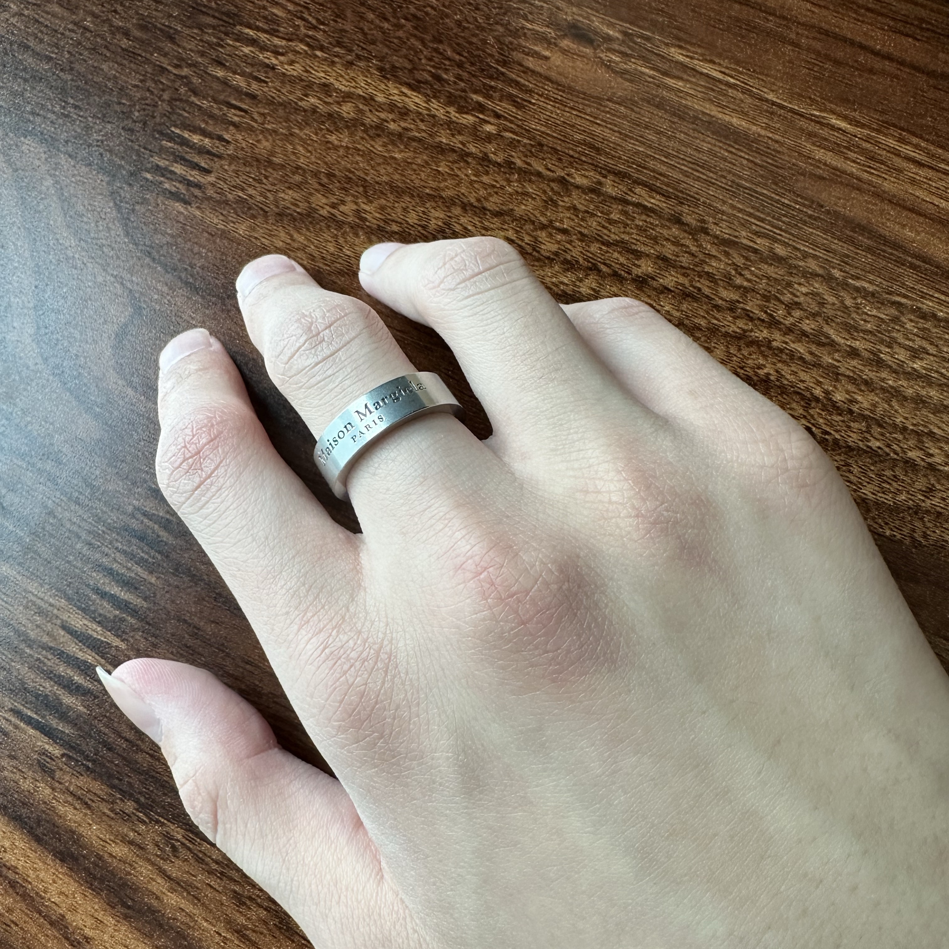 Maison Margiela Logo Ring Silver 착용 스타일
