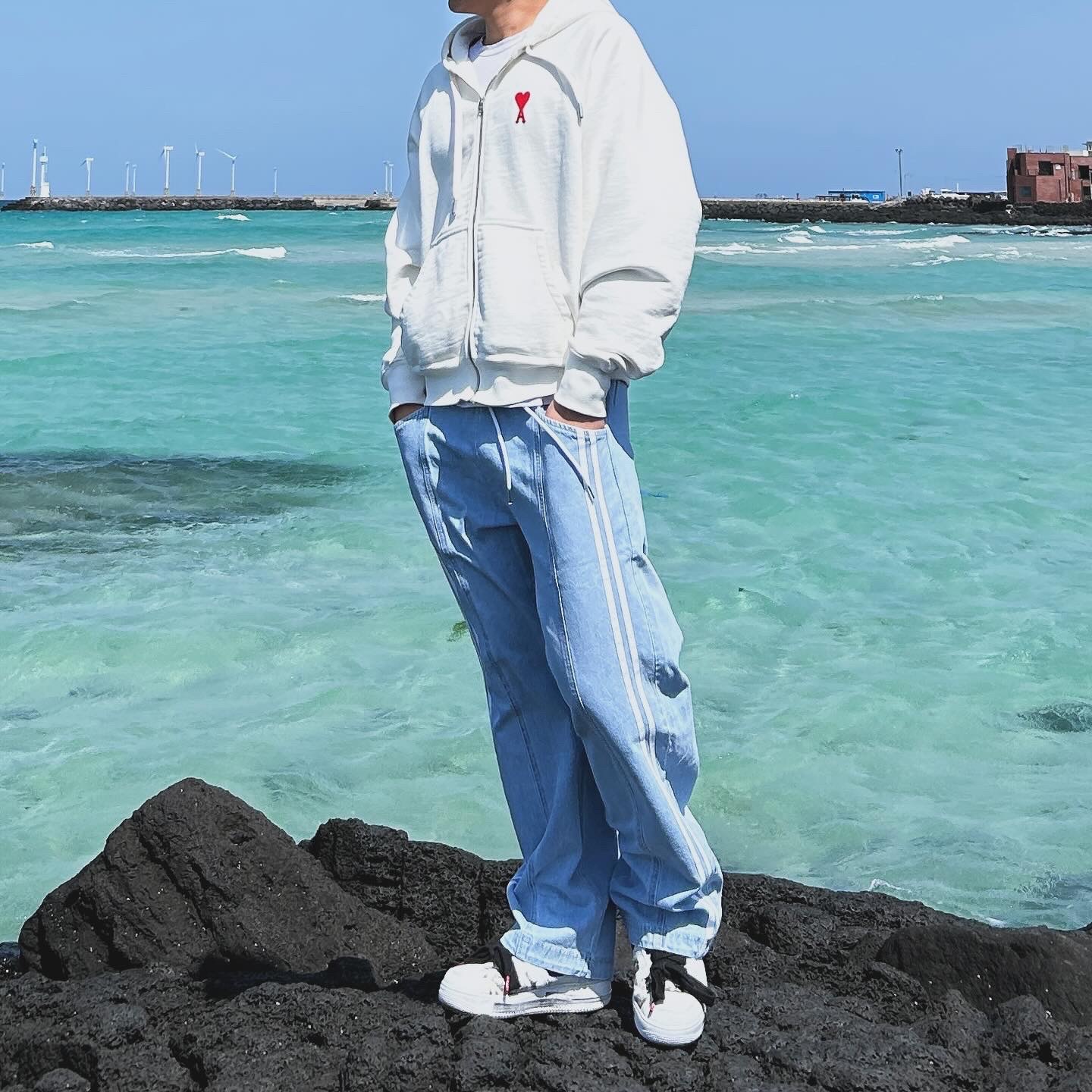 AMI de Coeur Zipped Hoodie Natural White, Nike x Peaceminusone Air Force 1 Low Para-Noise 2.0 착용 스타일
