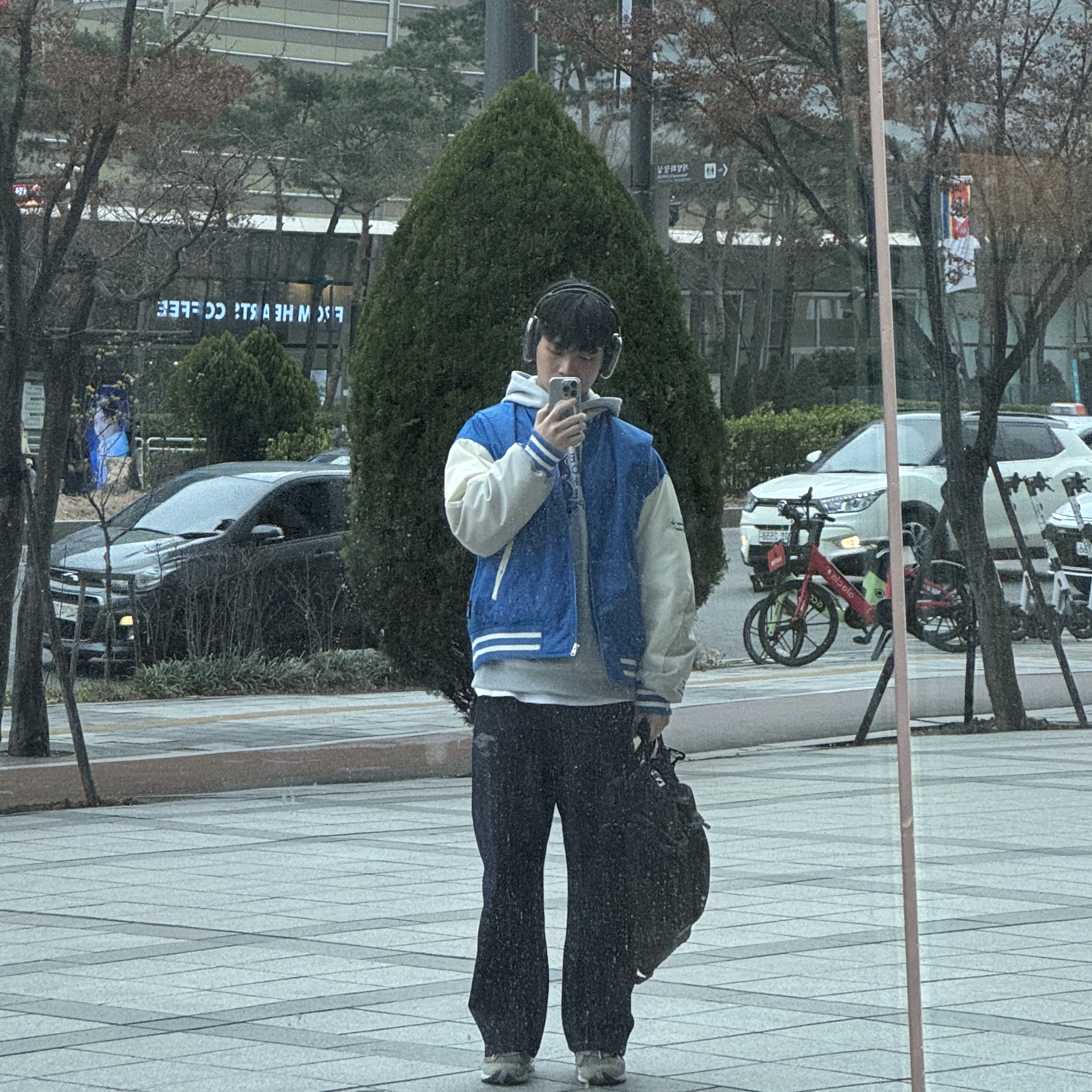 Converse x Ader Error Shapes Varsity Jacket Cobalt, Maison Kitsune x Ader Error Meditation Fox Hoodie Grey 착용 스타일