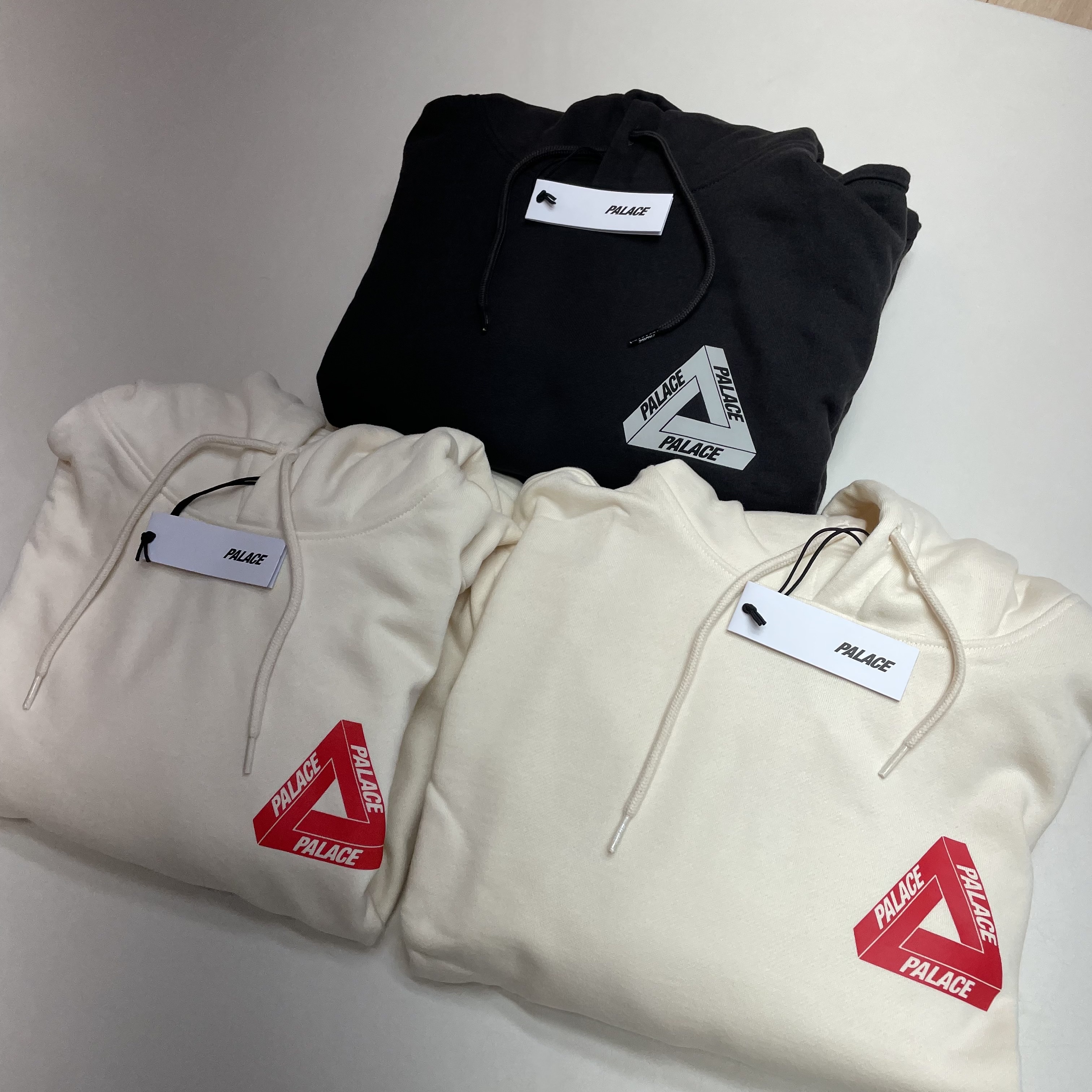 Palace Bit Grippy Tri-Ferg Hood Black - 24SS, Palace Bit Grippy Tri-Ferg Hood Soft White - 24SS 착용 스타일