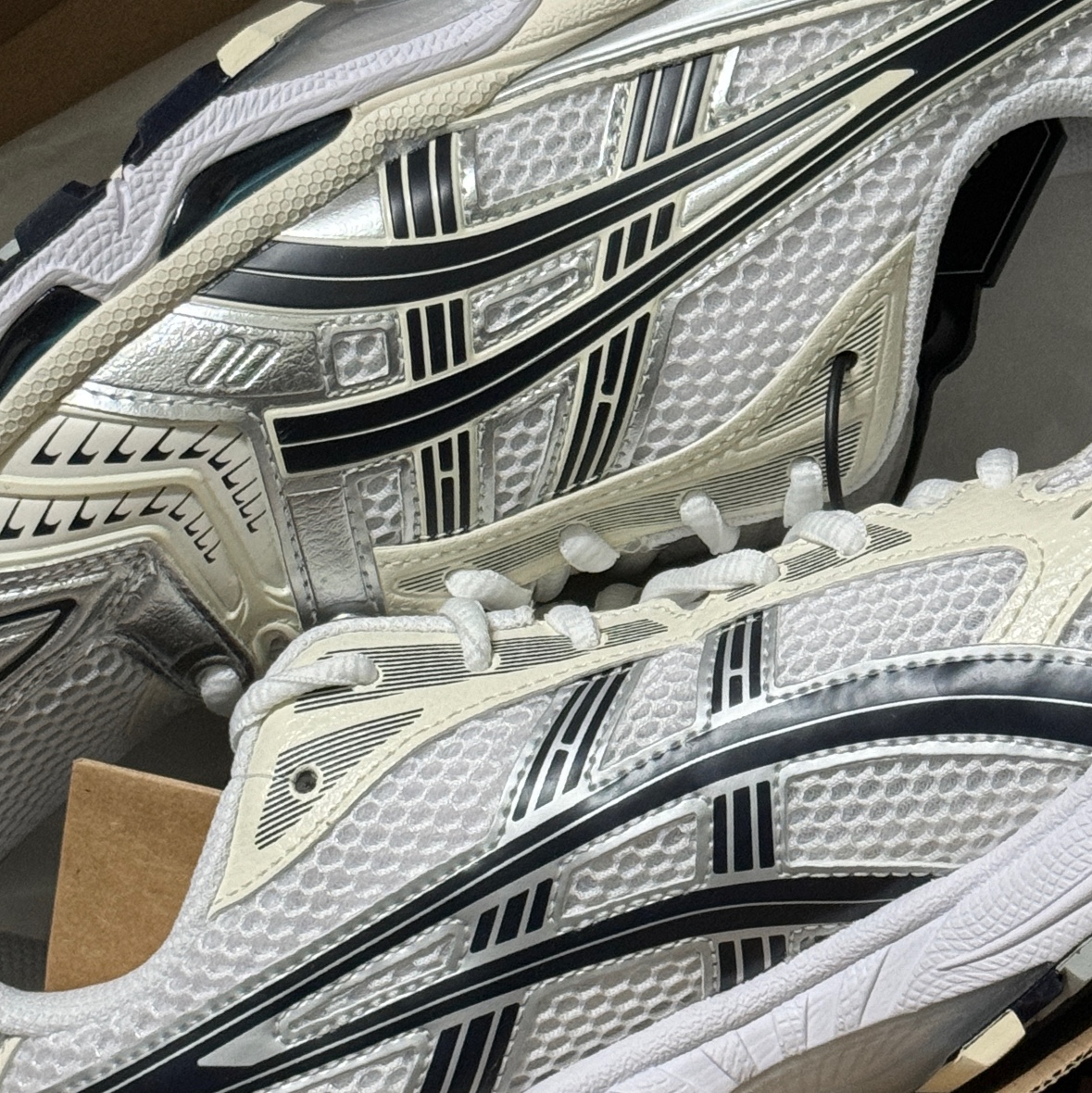 (W) Asics Gel-Kayano 14 White Midnight 착용 스타일