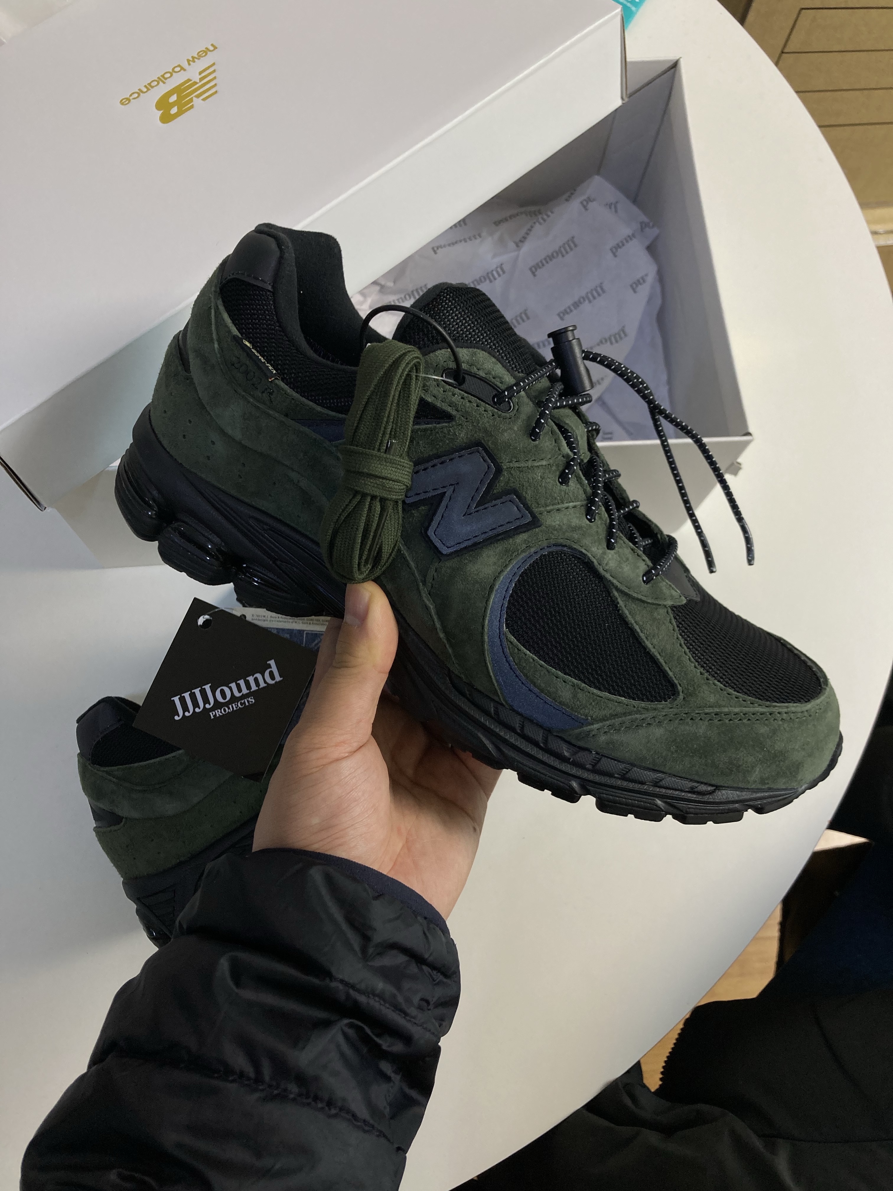 New Balance x JJJJound 2002R Gore-Tex Pine 착용 스타일
