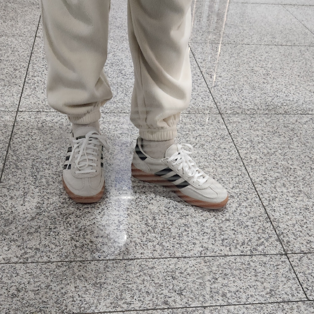 (W) Adidas Spezial Handball Aluminium Core Black 착용 스타일