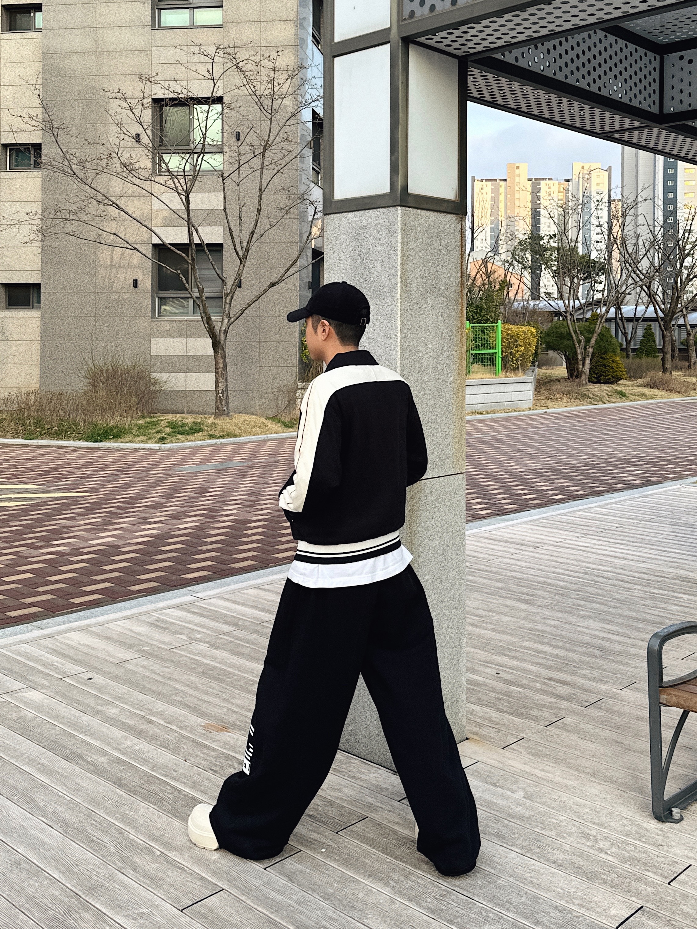 Satur Vintage Casual Lettering Ball Cap Vintage Gray, Crocs Stomp Puff Boot Stucco 착용 스타일 - 4
