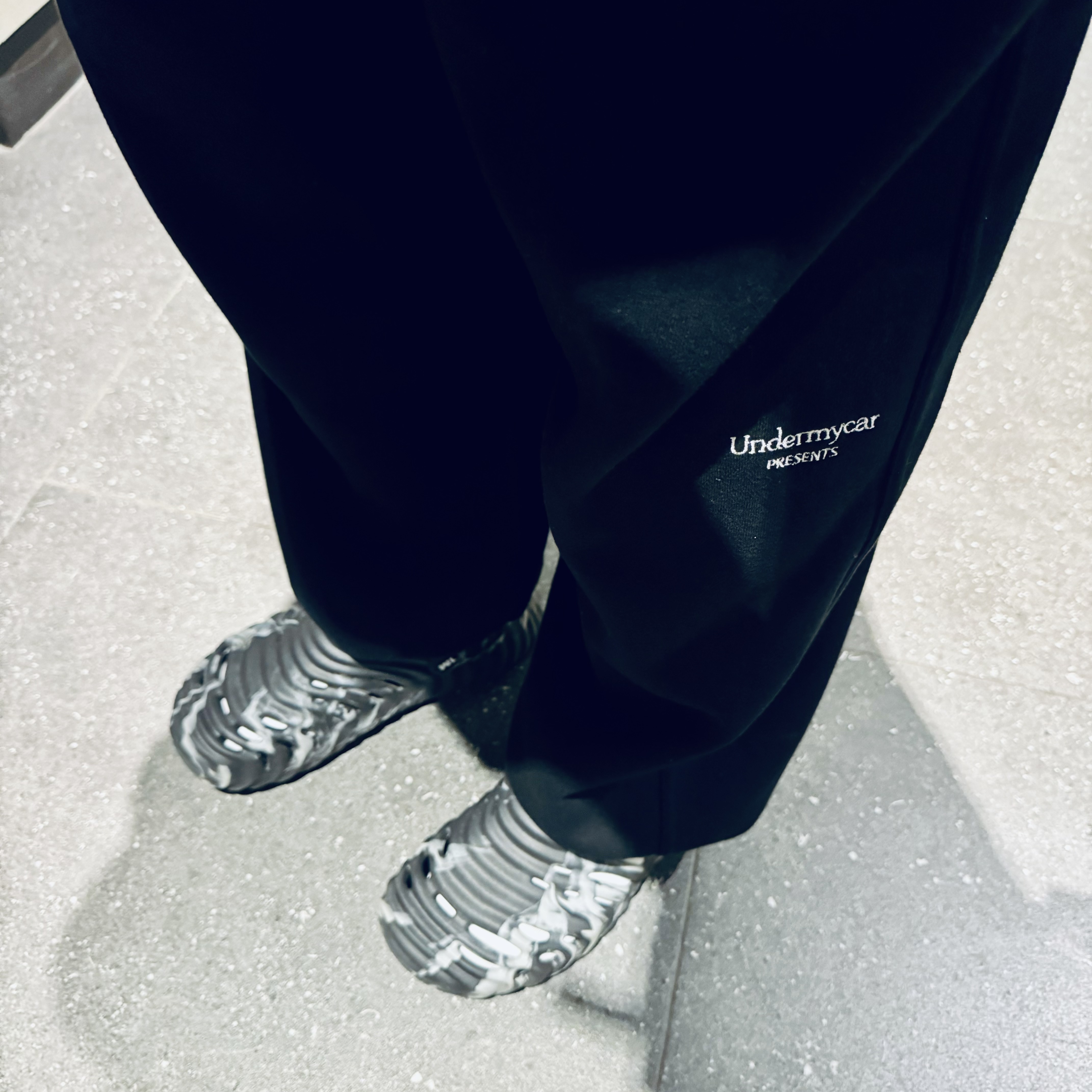 Undermycar Mu.03 Anti Fxxking Logo Play Oversized Sweat Jogger Black 착용 스타일
