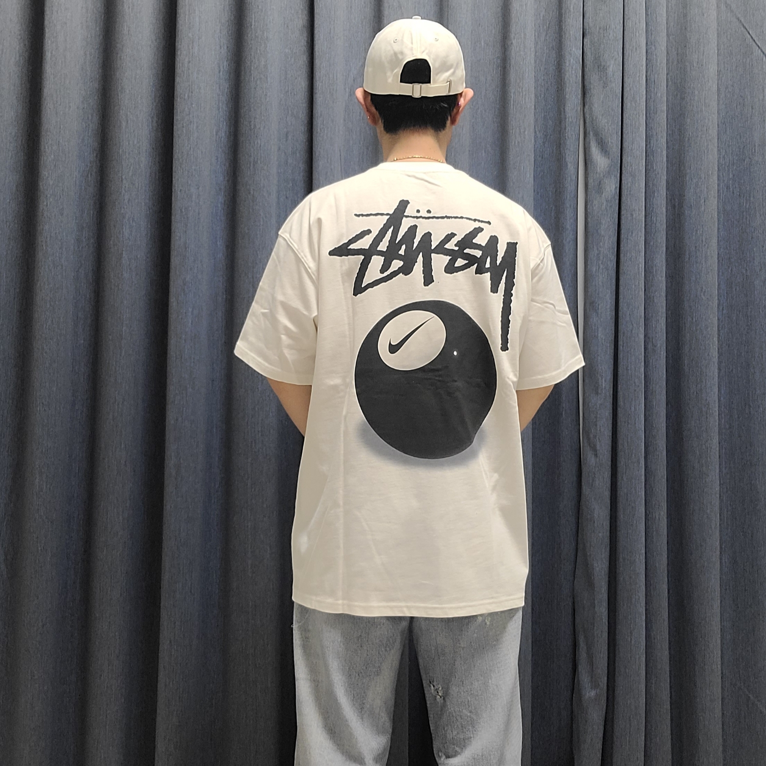 Nike x Stussy NRG FL SS 8 Ball T-Shirt White (DO9322-100) 착용 스타일 - 1