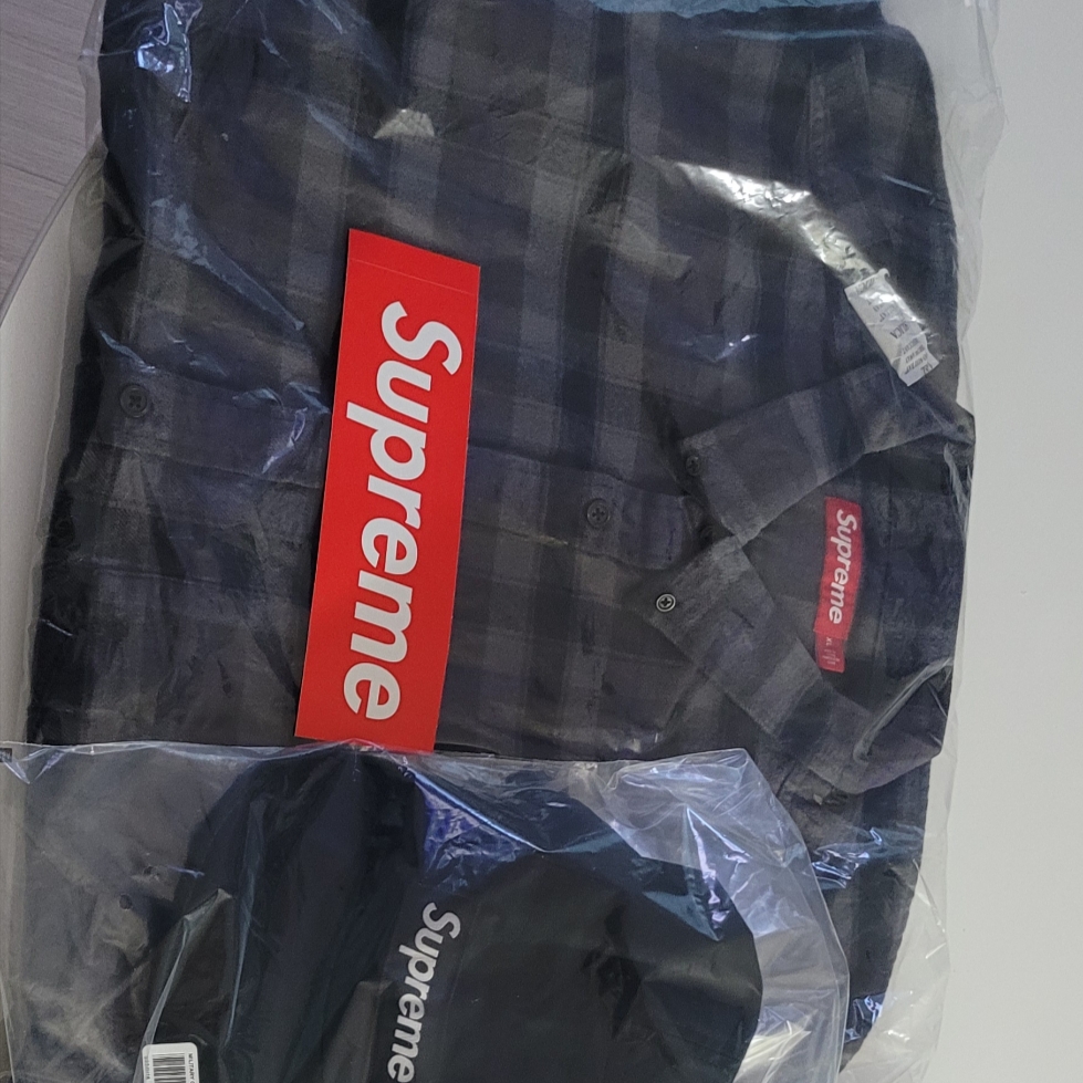 Supreme Plaid Flannel Shirt Black - 24SS, Supreme Military Camp Cap Black - 24SS 착용 스타일