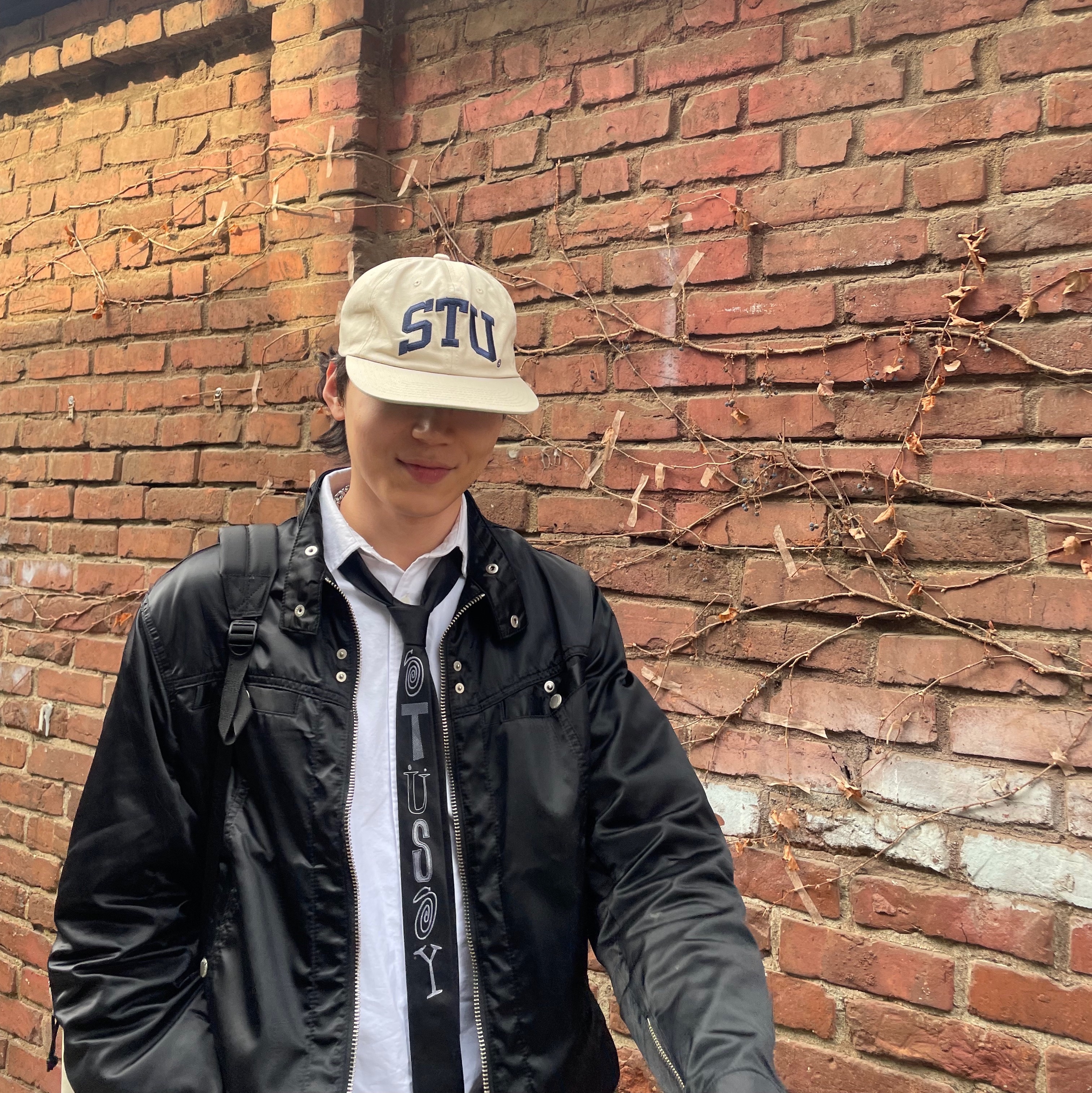Stussy Stu Arch Strapback Cap Khaki, Stussy Ransom Jacquard Tie Black 착용 스타일 - 1