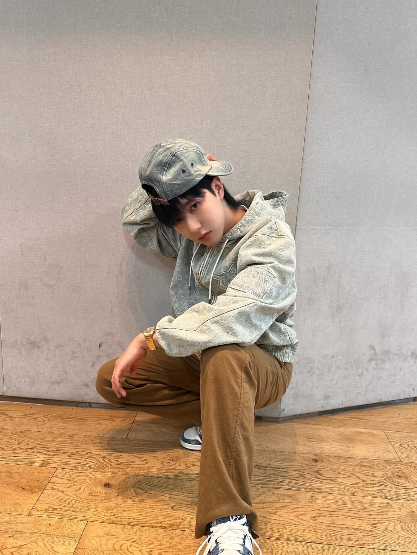 Supreme Washed Chino Twill Camp Cap Denim - 23FW, Louis Vuitton LV Trainer Sneakers Monogram Denim Blue 착용 스타일 - 5