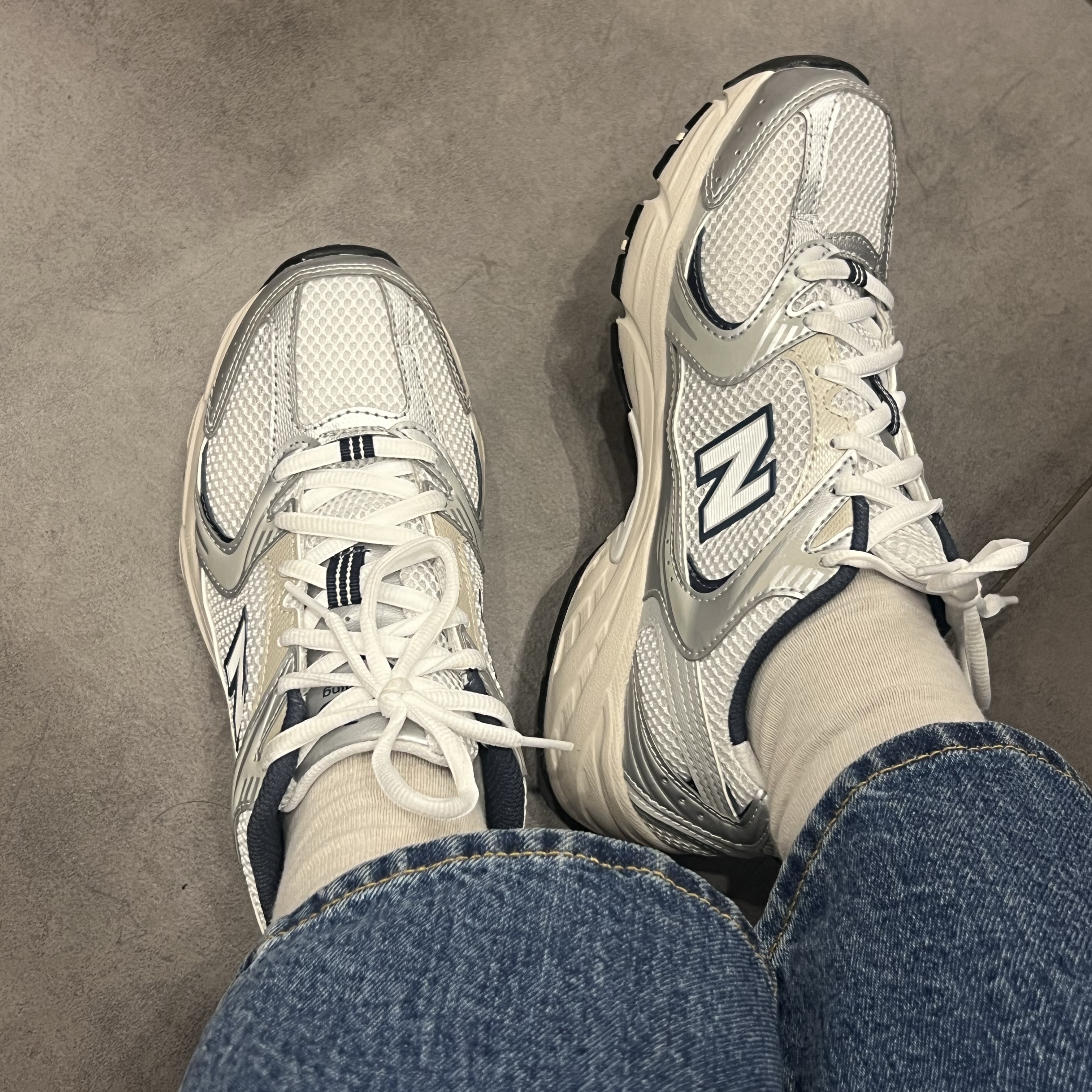 New Balance 530 Steel Grey 착용 스타일