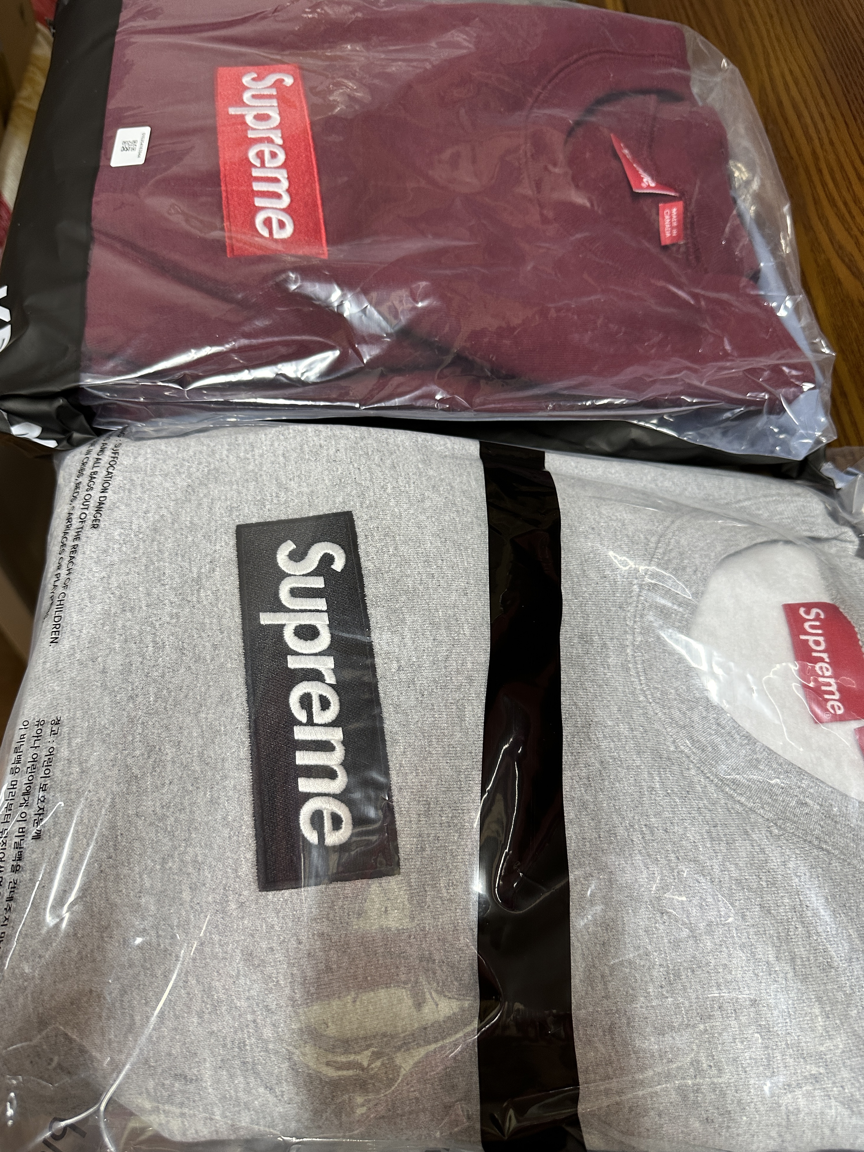 Supreme Box Logo Crewneck Heather Grey - 22FW, Supreme Box Logo Crewneck Cardinal - 22FW 착용 스타일