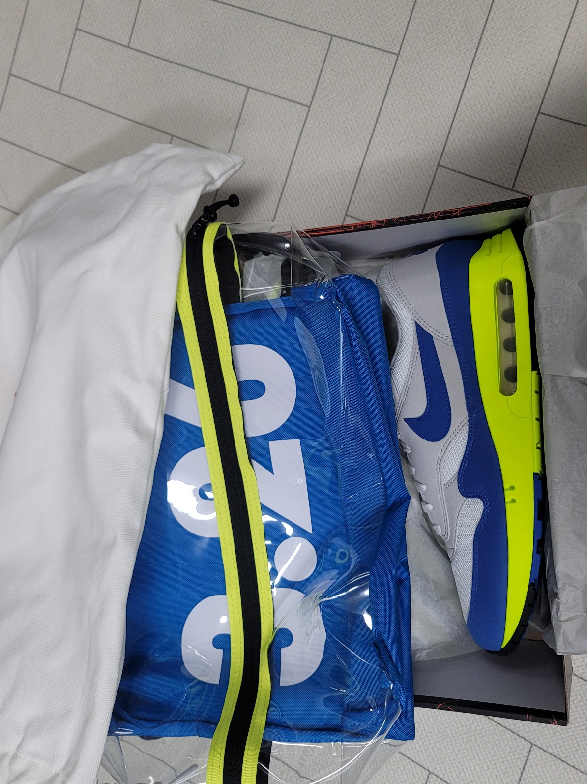 Nike Air Max 1 '86 OG Royal Volt 착용 스타일 - 2