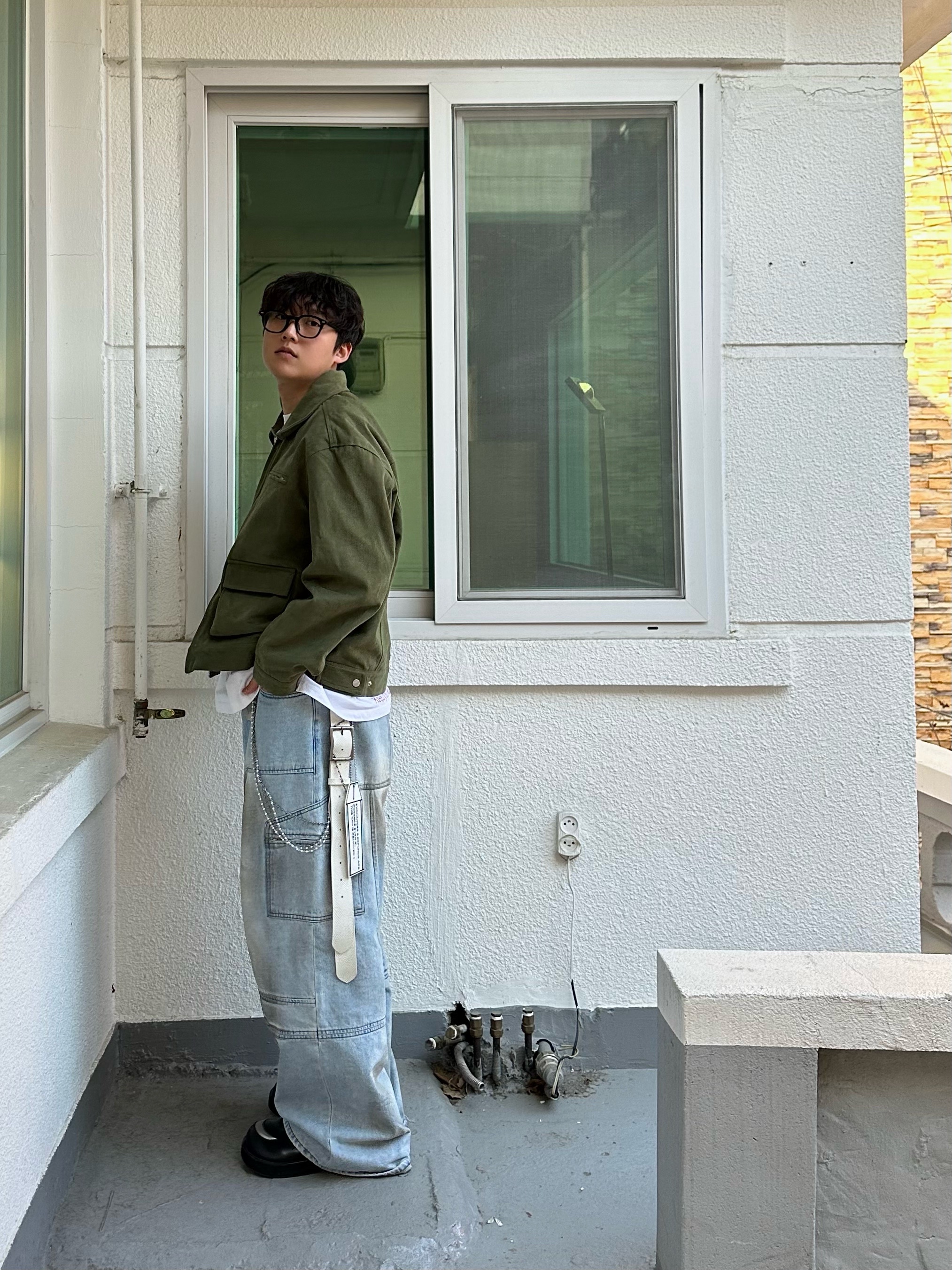 [KREAM 단독] Haleine Carpenter Cargo Dirty Washed Jean Light Blue 착용 스타일 - 2