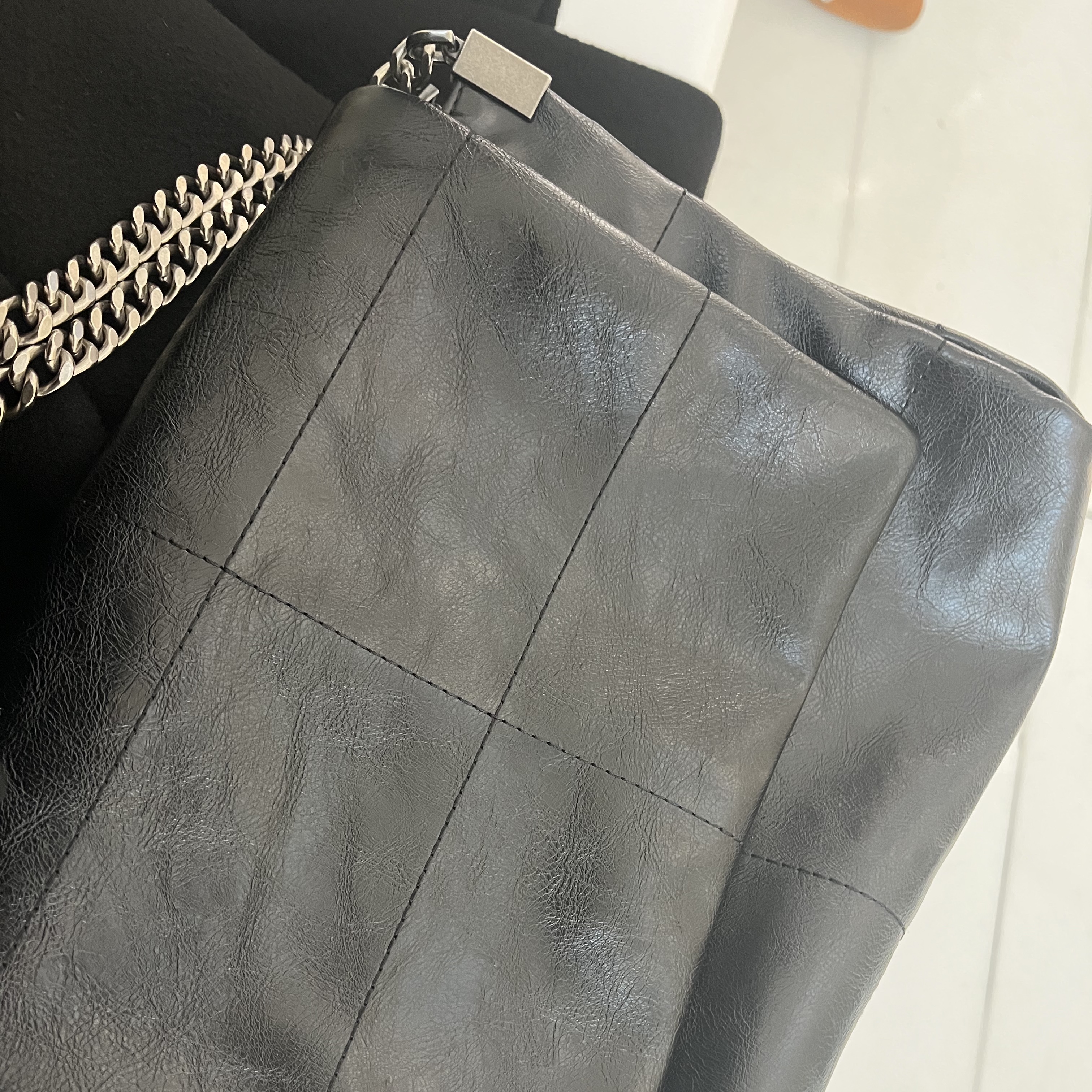 Zara Rock Style Flap Shoulder Bag Black 착용 스타일