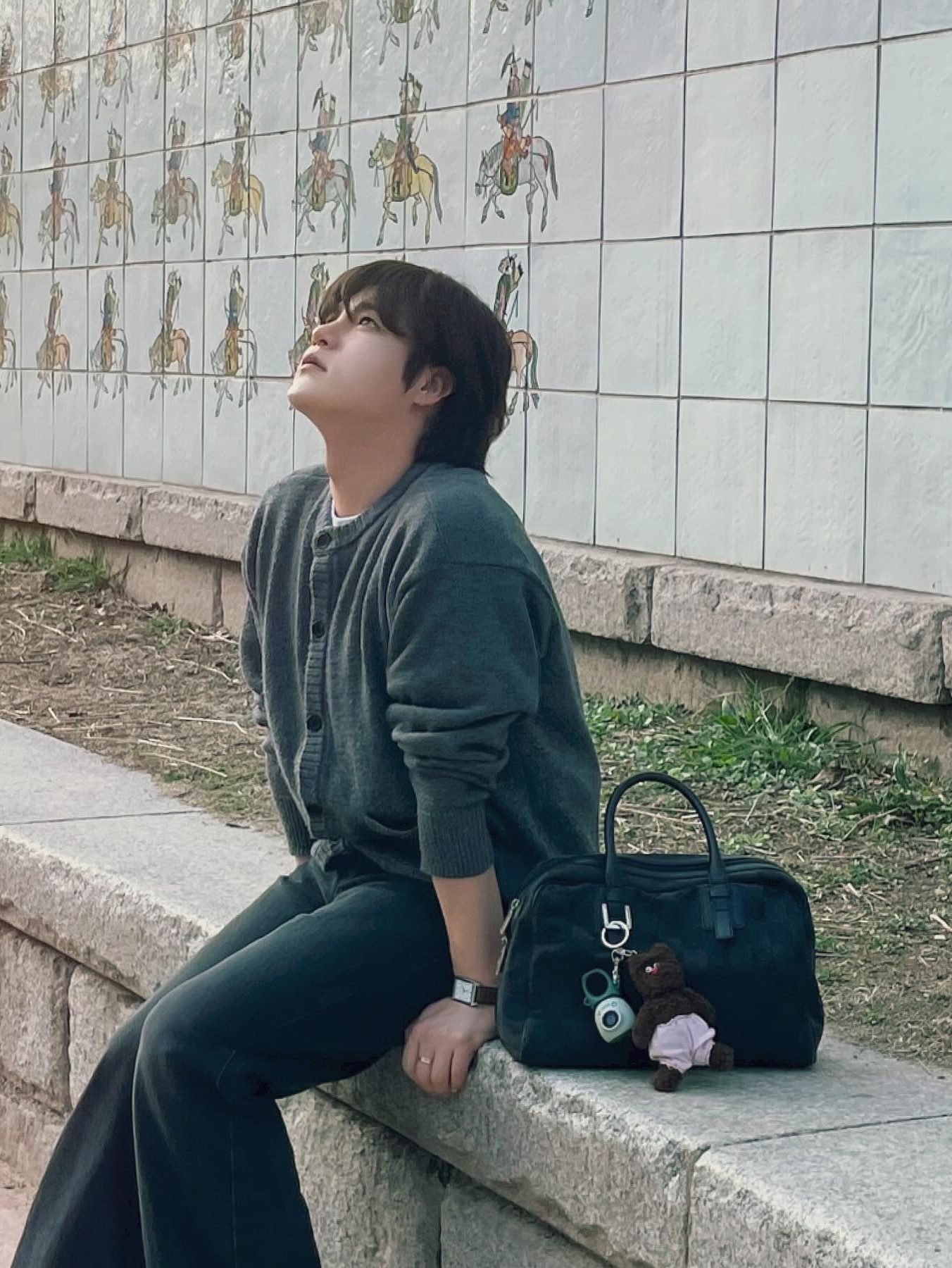 Monamhee Bred Keyring with Pink Pants Brown 착용 스타일 - 1