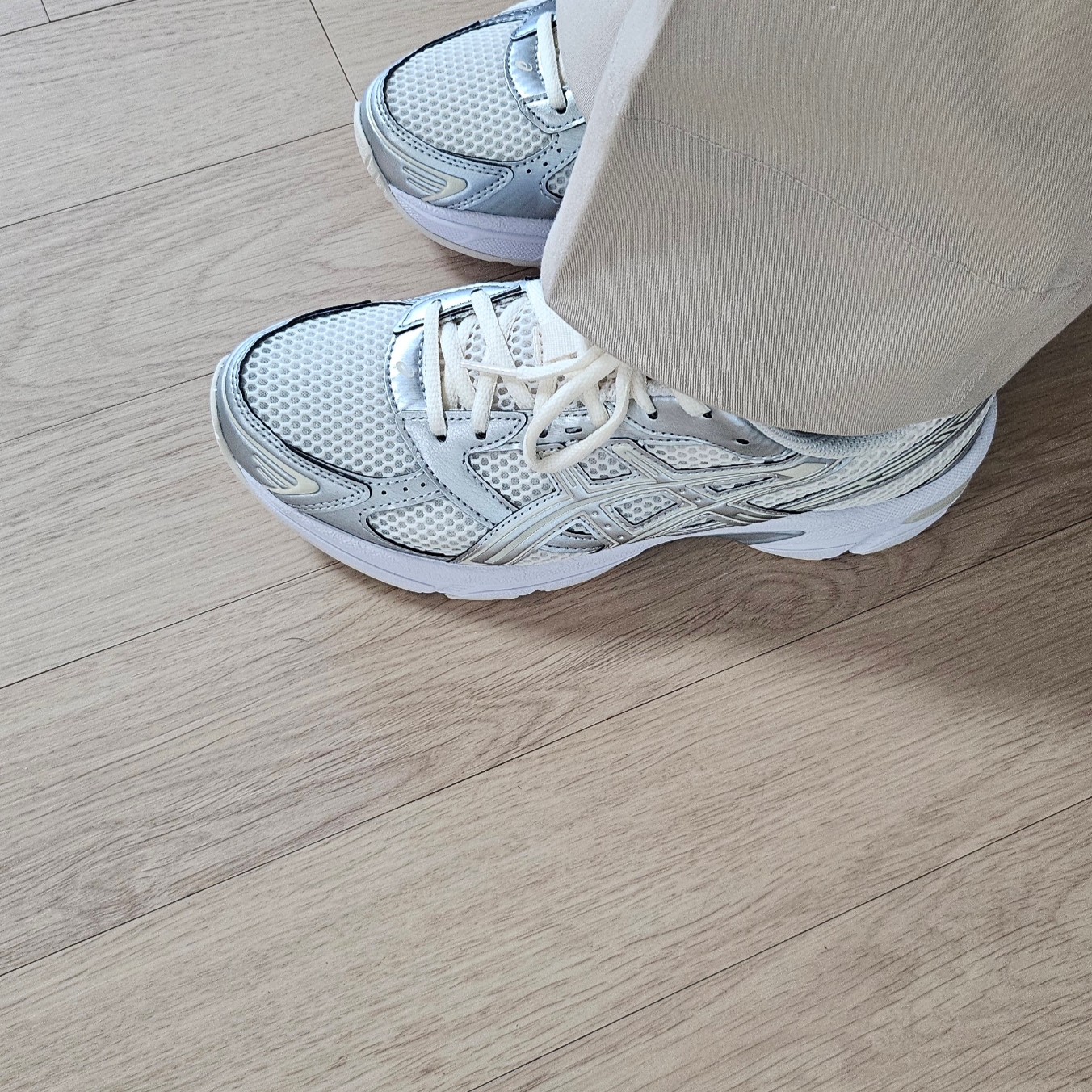 (W) Asics Gel-1130 Cream Pure Silver 착용 스타일 - 2