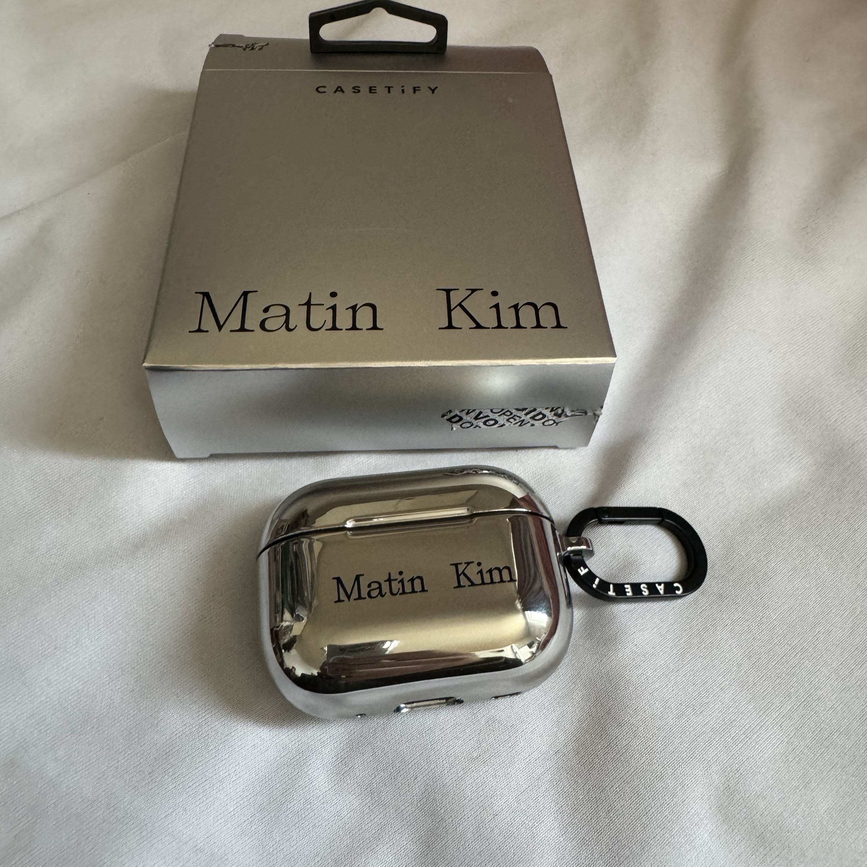 Casetify x Matin Kim iPhone Basic Logo AirPods AirPods Pro 1st/2nd Gen Case Silver 착용 스타일