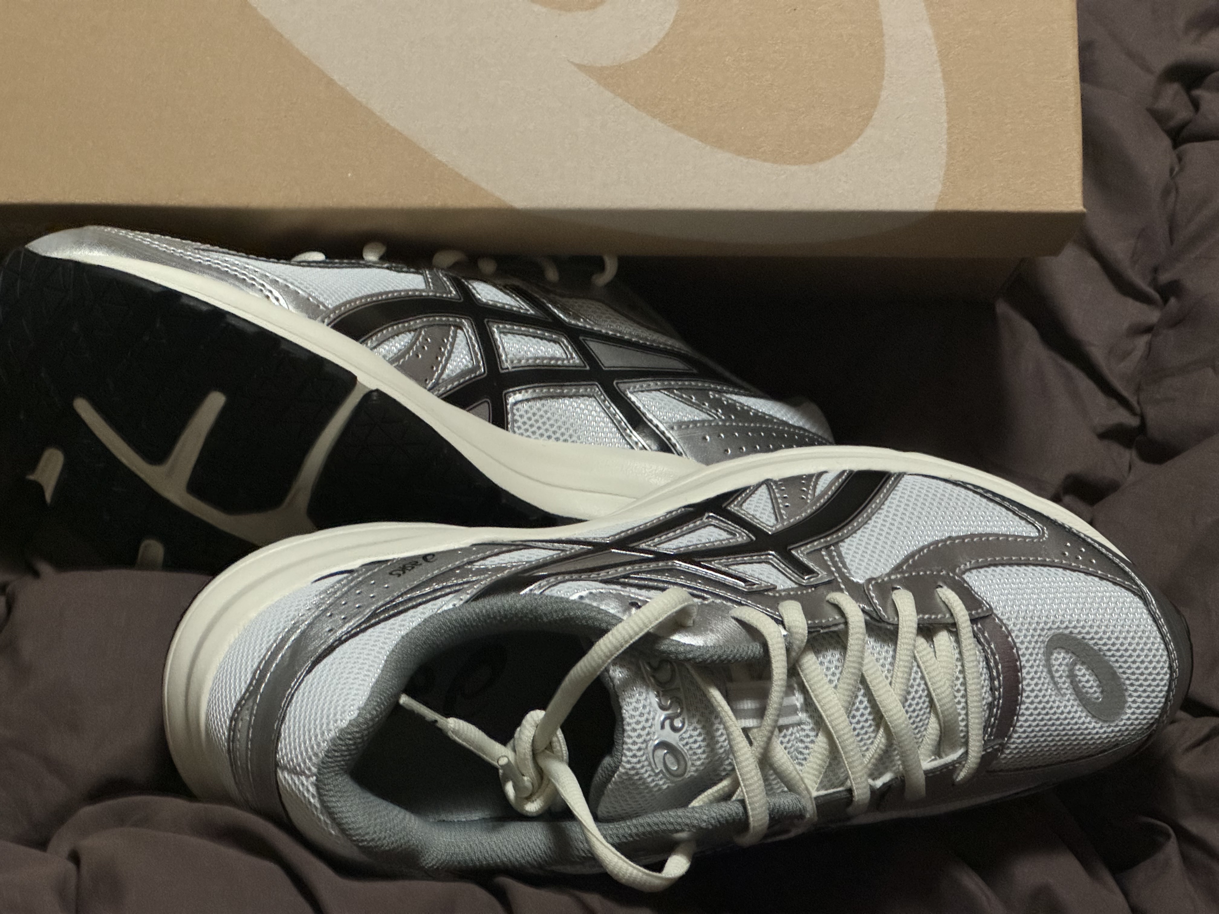 Asics Jog 100 S White Black - 2E Wide 착용 스타일