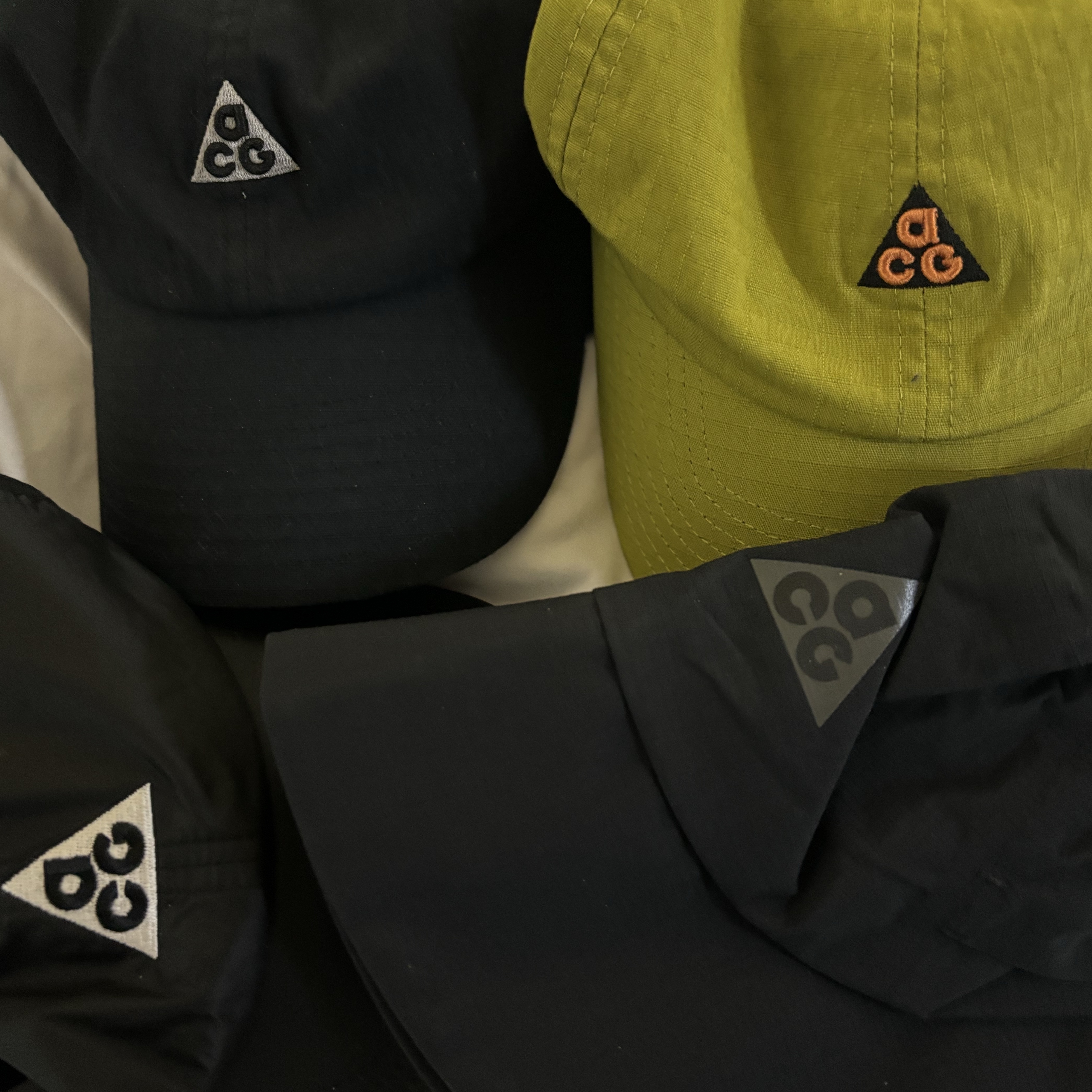 Nike ACG Heritage 86 Cap Black, Nike ACG Heritage 86 Cap Moss 착용 스타일