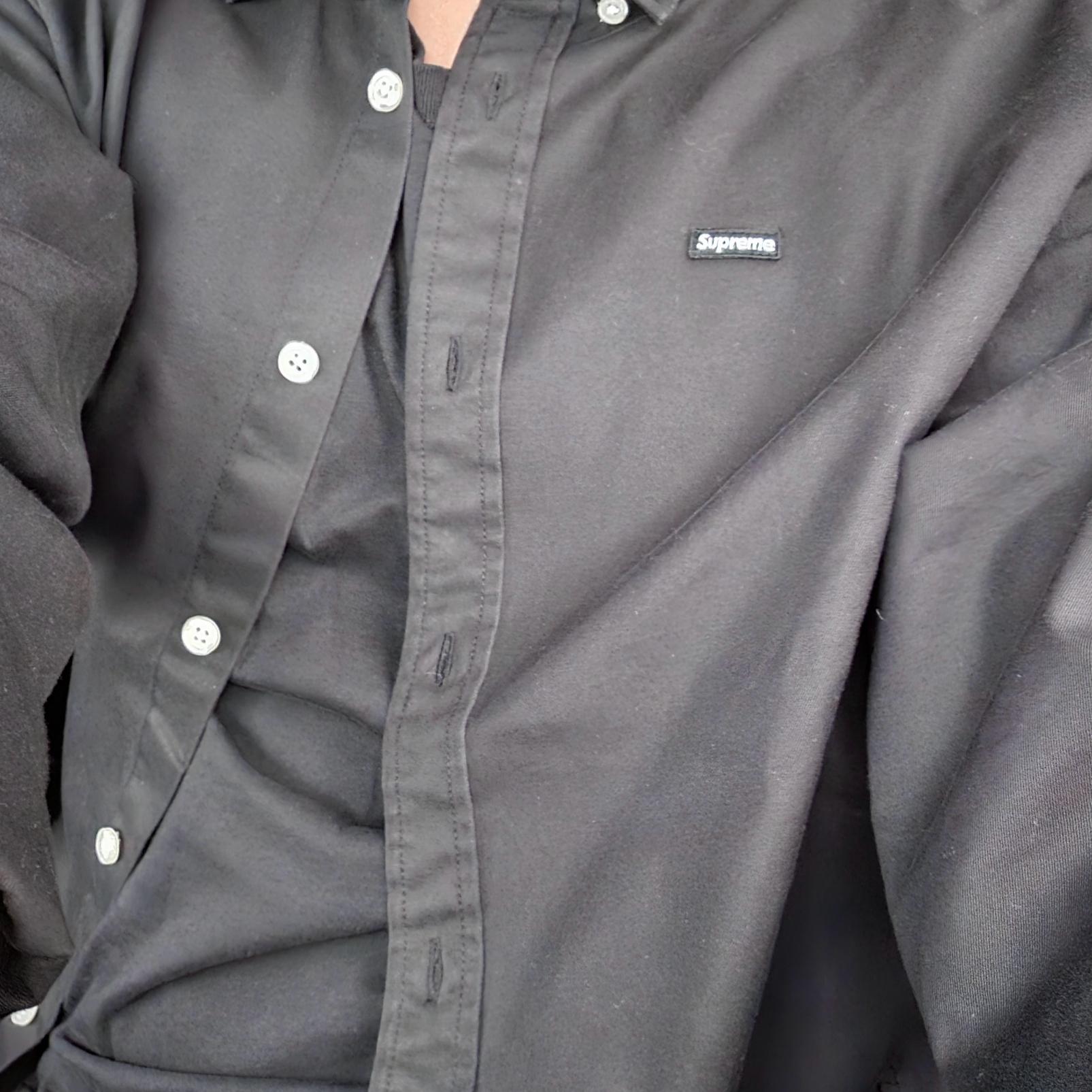 Supreme Small Box Shirt Black - 24SS 착용 스타일