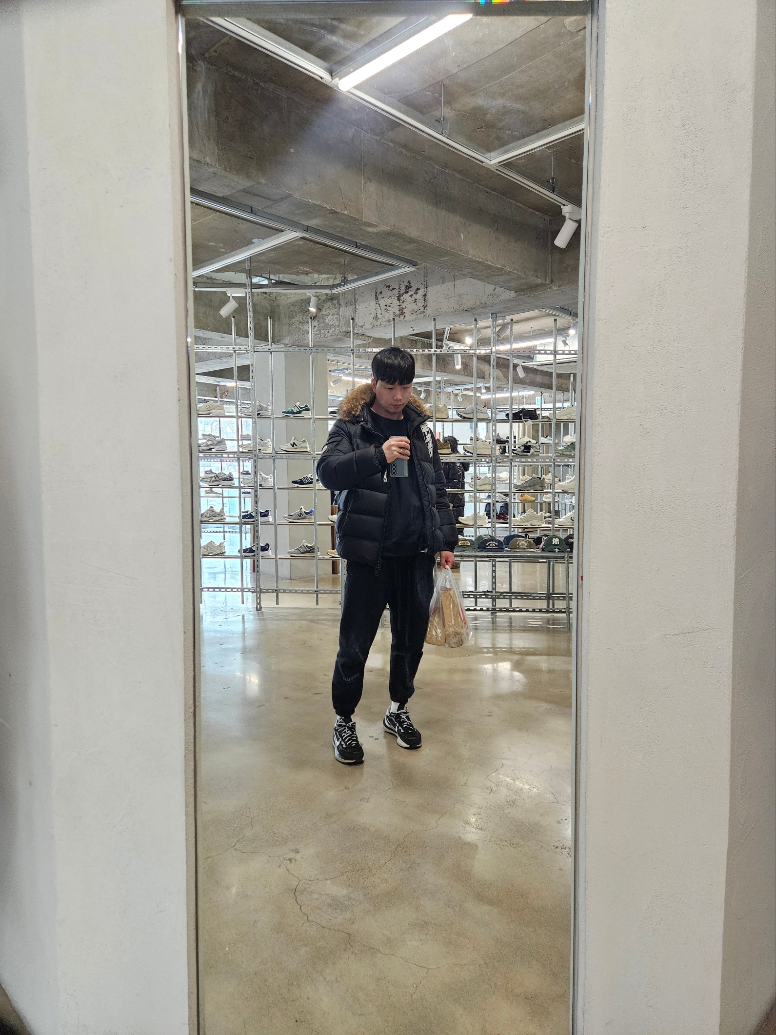 Nike x Sacai VaporWaffle Black White, Essentials The Core Collection Sweatpants Black 착용 스타일