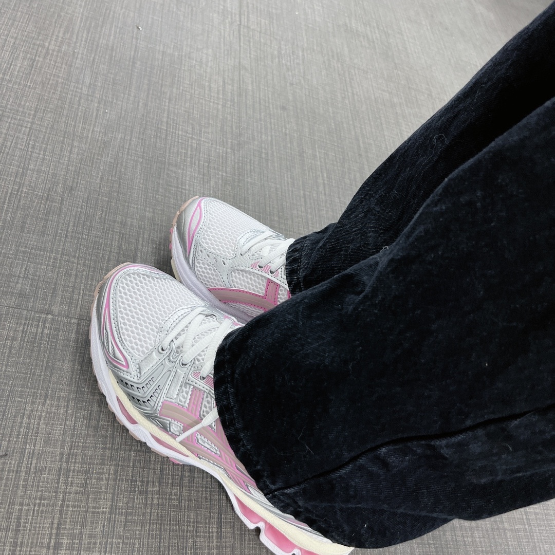 Asics Unlimited Gel-Kayano 14 White Fawn 착용 스타일