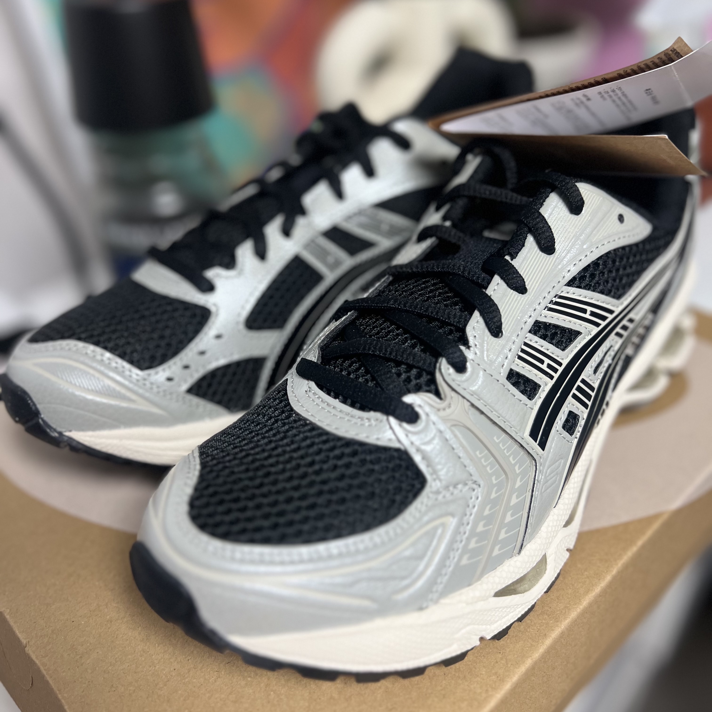 Asics Gel-Kayano 14 Black Seal Grey 착용 스타일 - 1