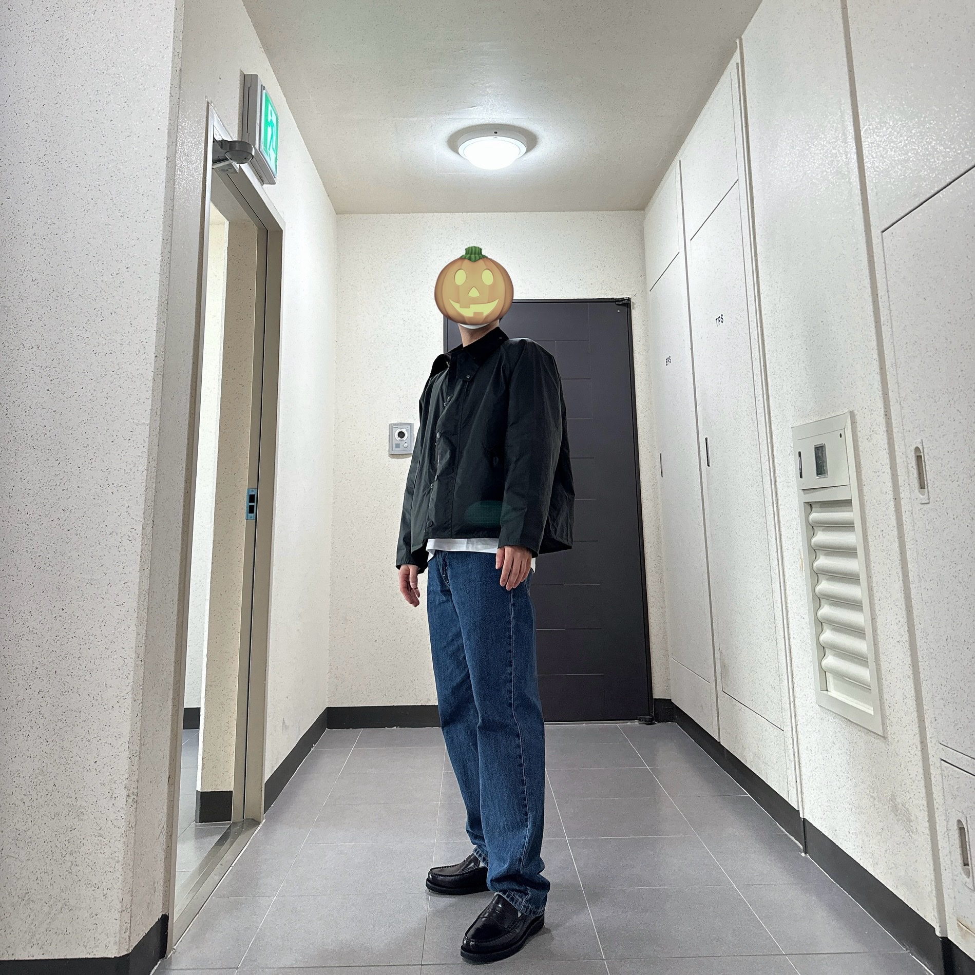 Barbour Transport Wax Jacket Sage 착용 스타일
