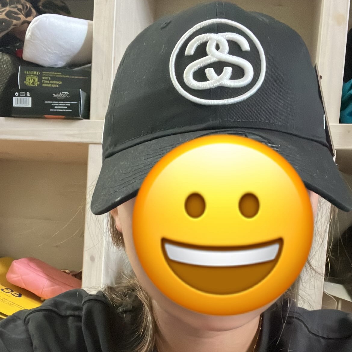 Stussy Mid-Depth Old English Snapback Black, Stussy Mid-Depth Old English Snapback Camel 착용 스타일 - 2