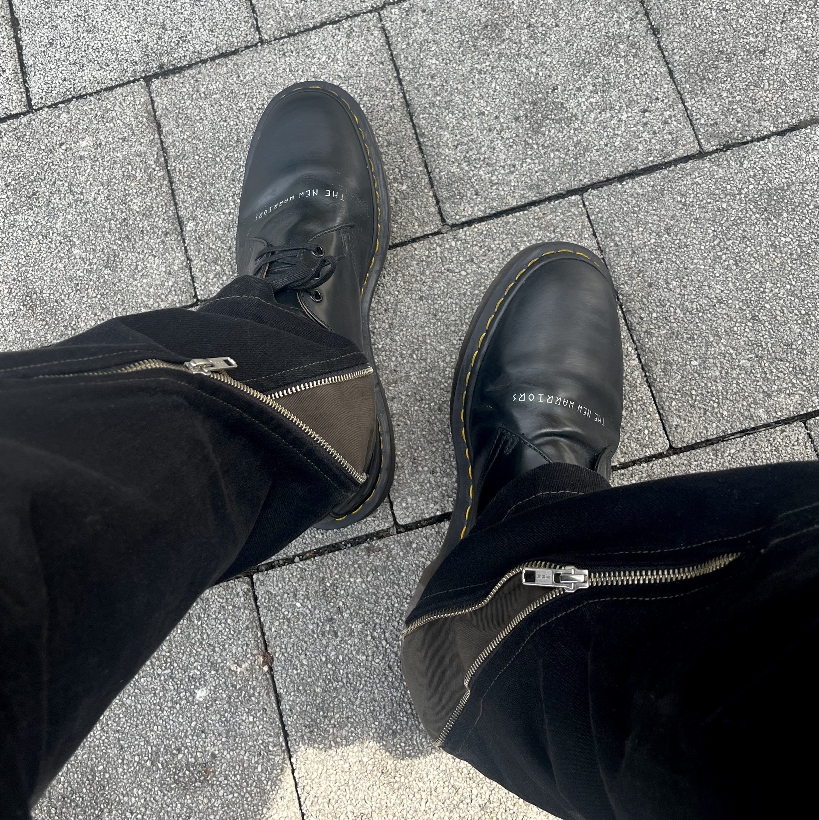 Dr. Martens x Undercover 1461 Black Smooth 착용 스타일 - 1