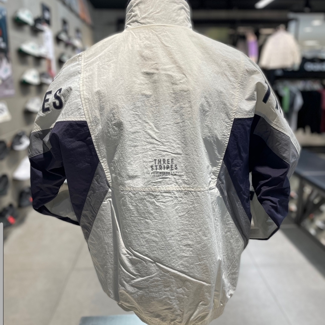 Adidas Word Woven Jacket Off White - KR Sizing 착용 스타일 - 2