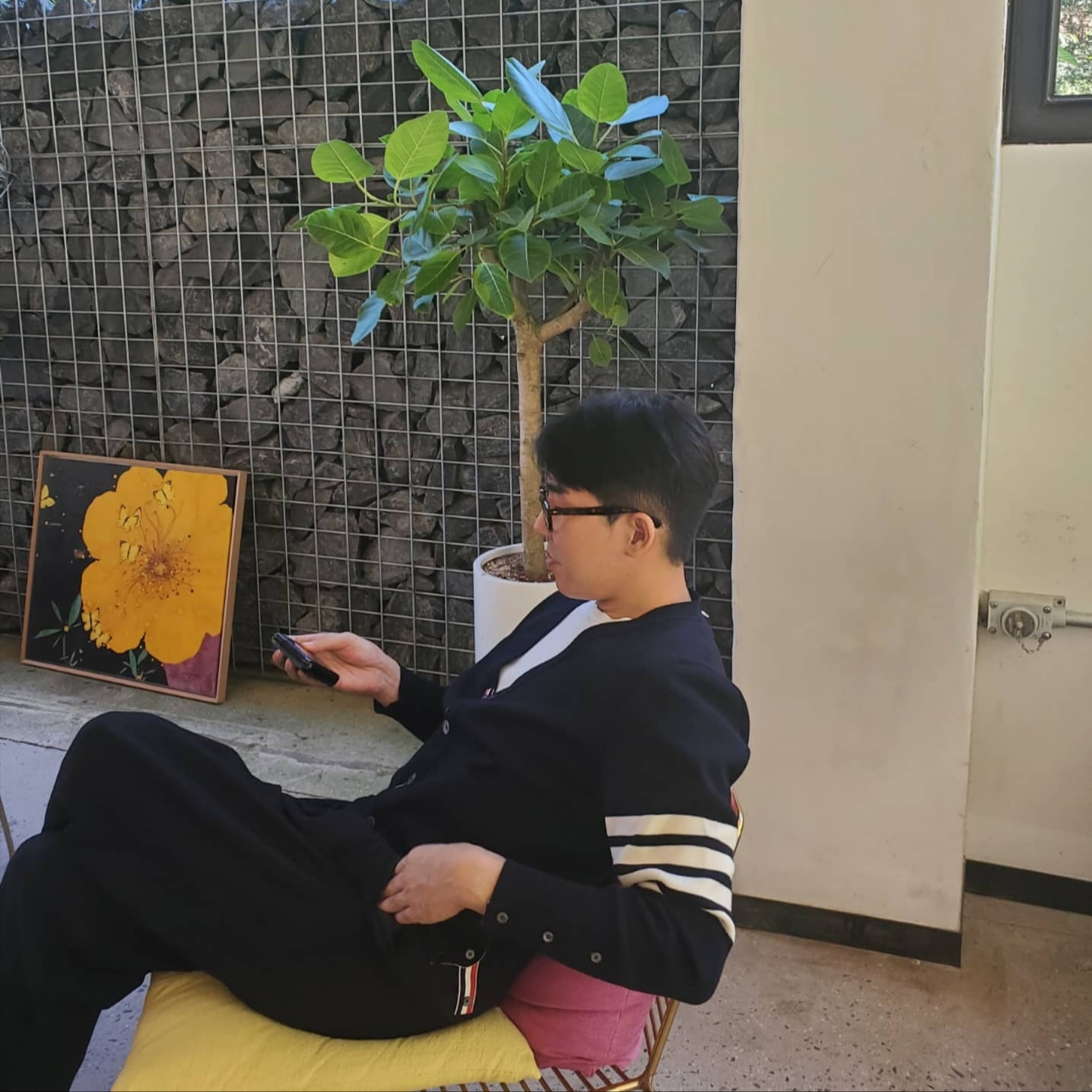 Thom Browne Milano Stitch 4-Bar Cardigan Navy 착용 스타일