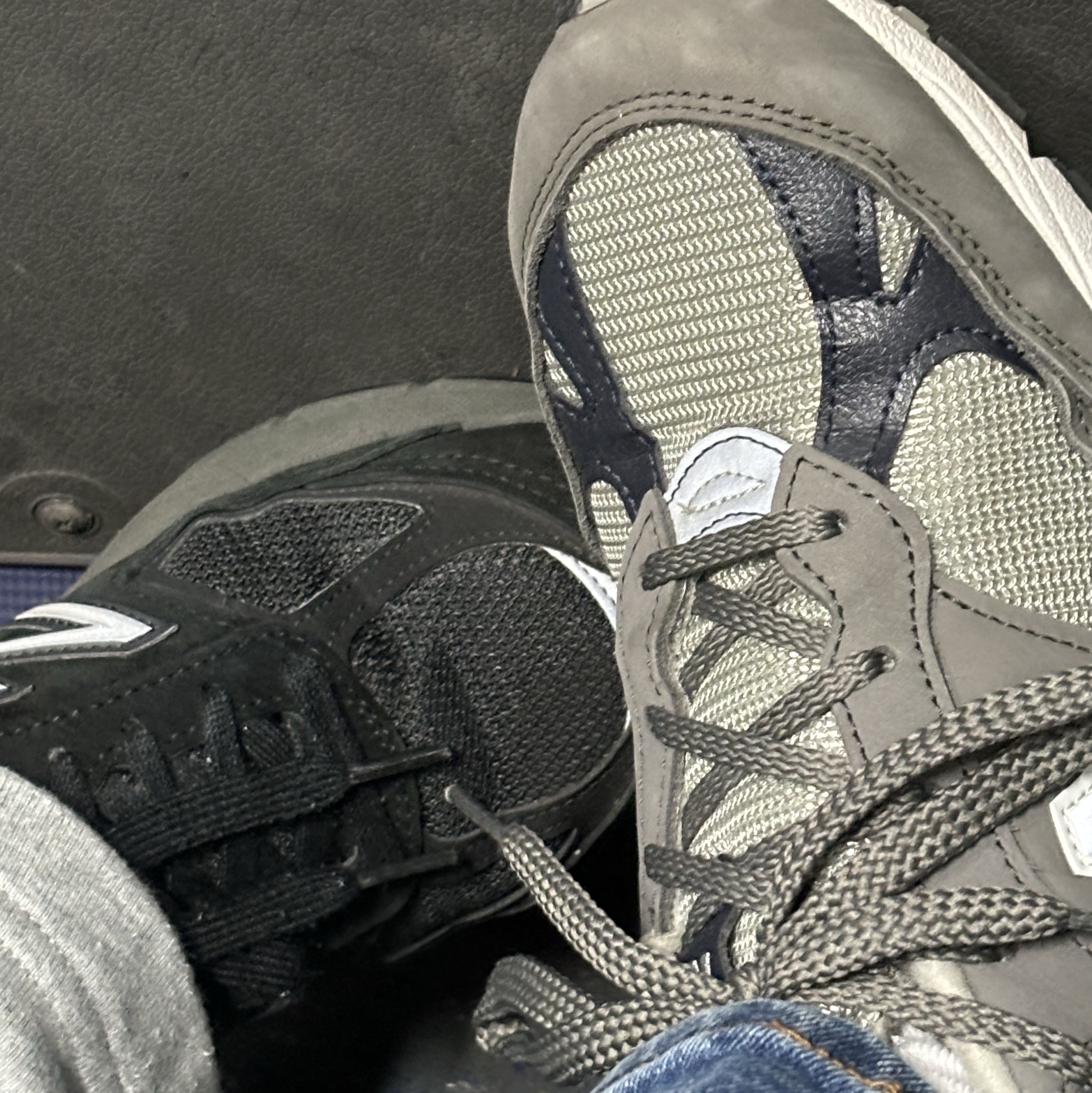 (W) New Balance 991 Made in UK Castlerock Navy, (W) New Balance 990v5 Made in USA Black - B Standard 착용 스타일